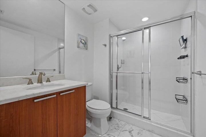 2650 Lake Shore Drive 1004 Property Photo 12