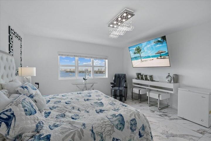 2650 Lake Shore Drive 1004 Property Photo 14