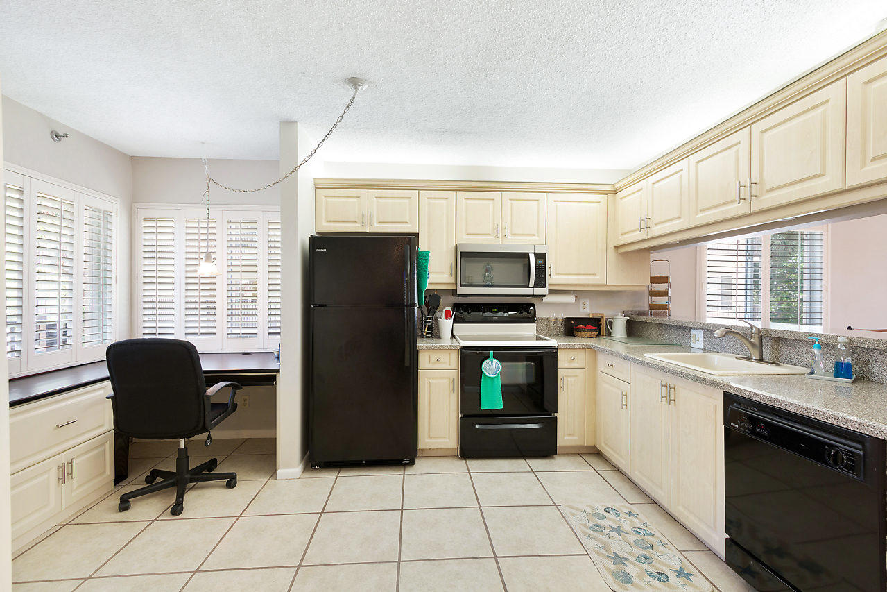 275 Palm Avenue A201 Property Photo 11