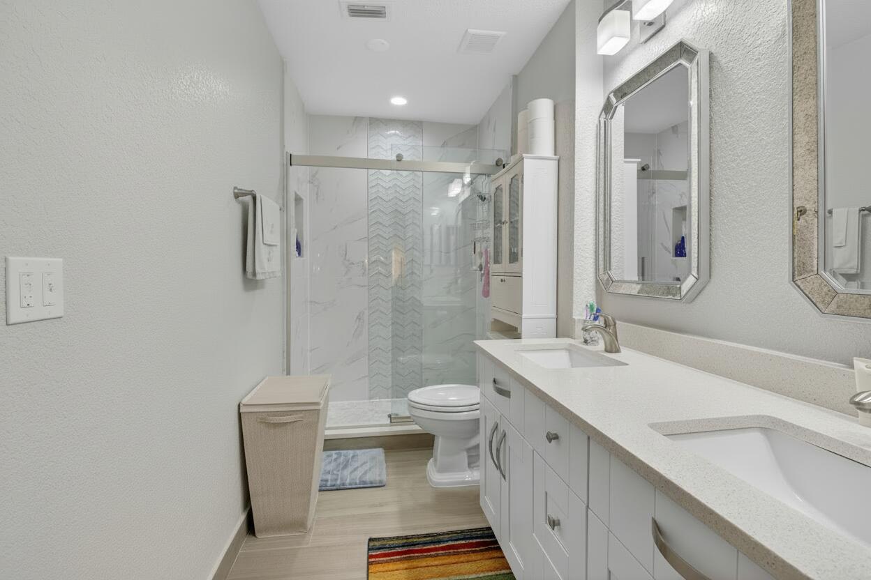 5750 Parkwalk Circle E Property Photo 15