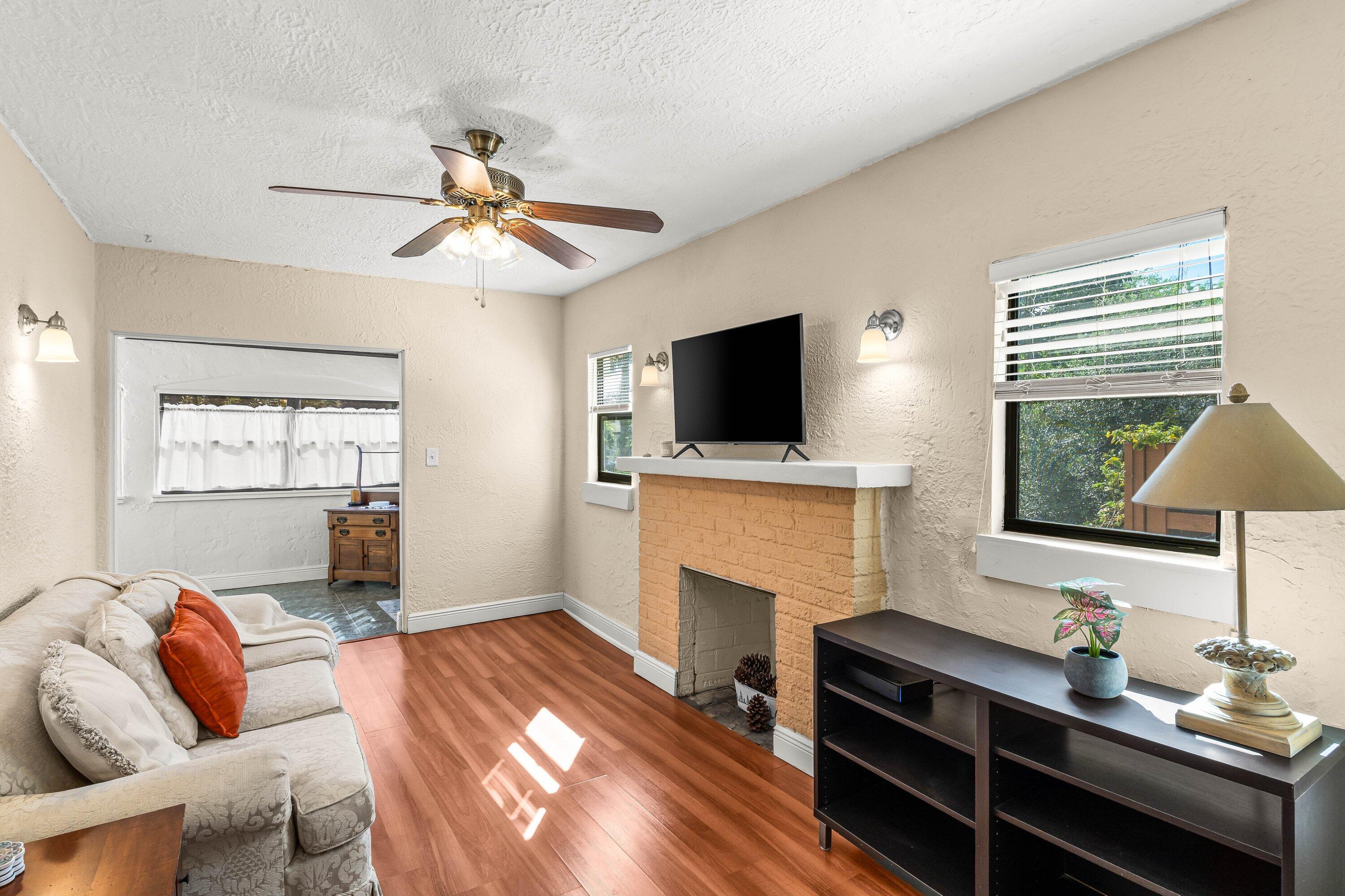921 S M Street Property Photo 3
