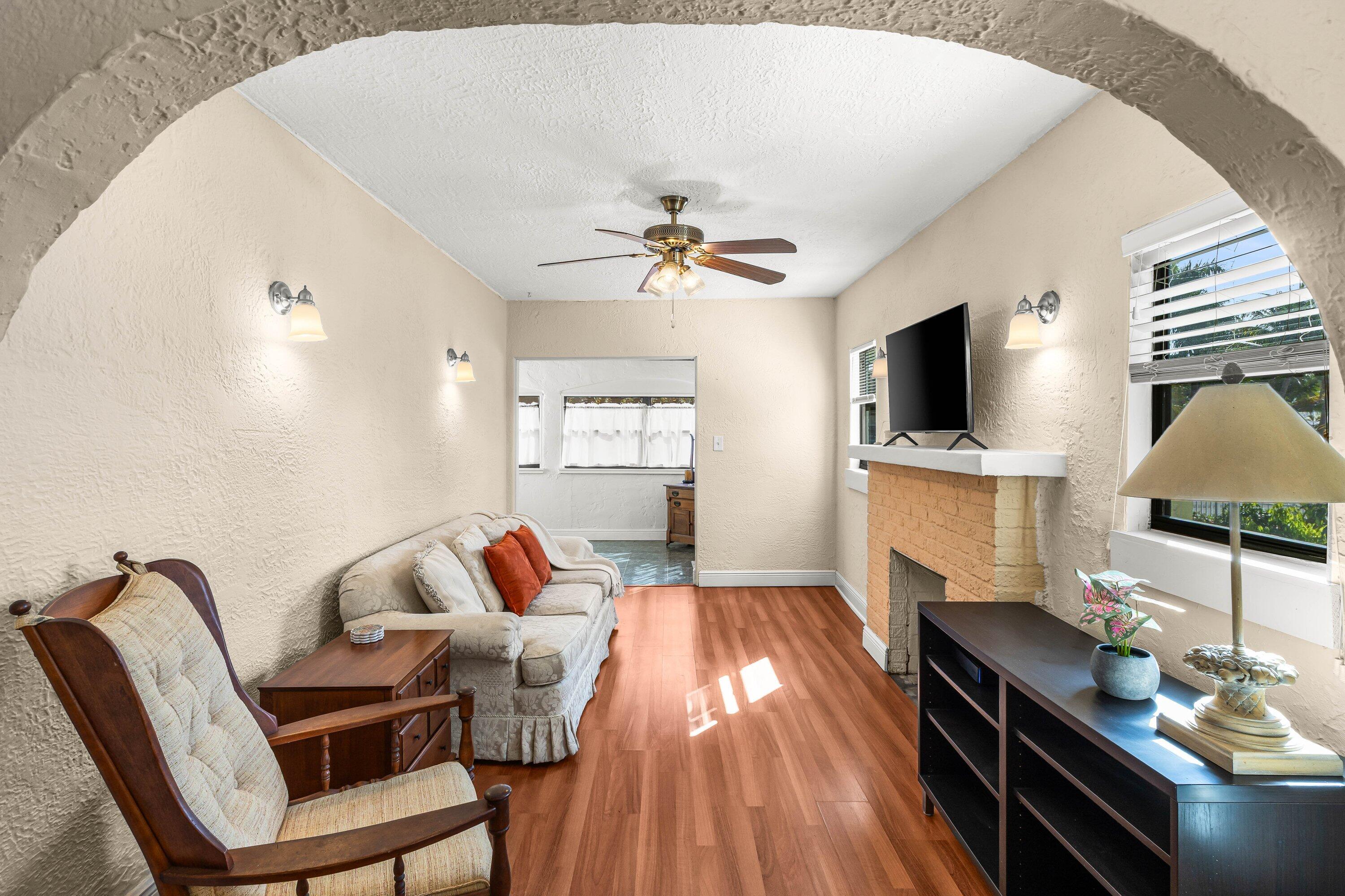 921 S M Street Property Photo 6