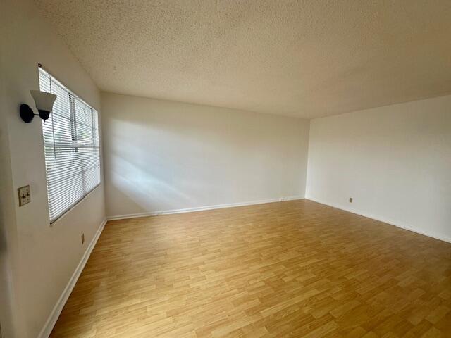 3063 Ainslie D Property Photo 6