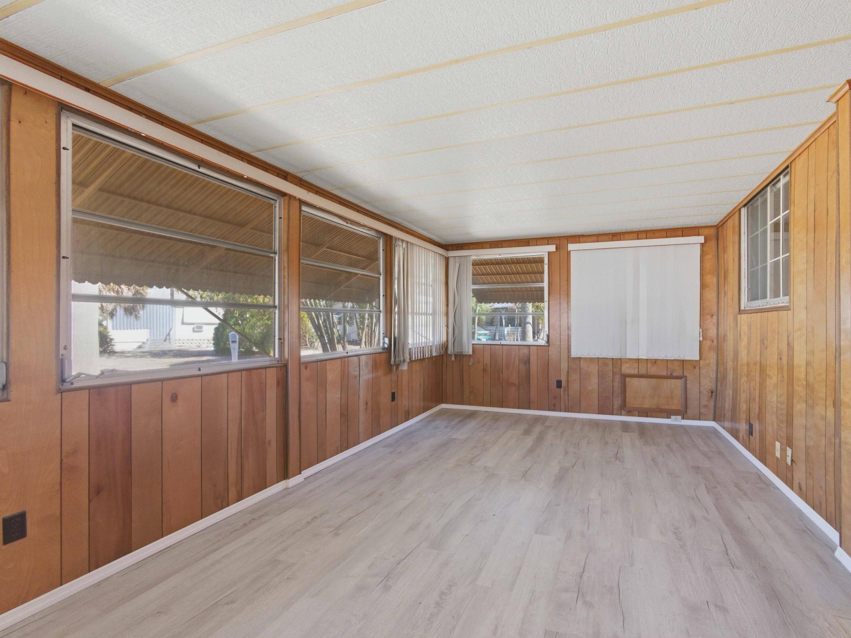 8903 Oak Street Property Photo 9
