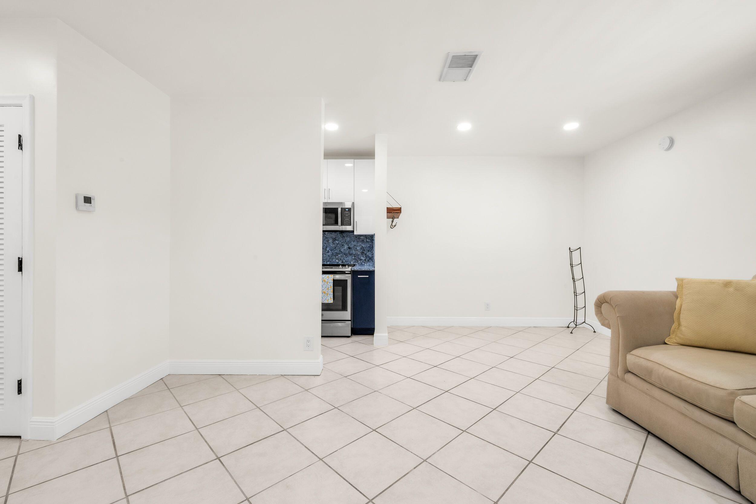 299 Sw 7th Street 106 Property Photo 10