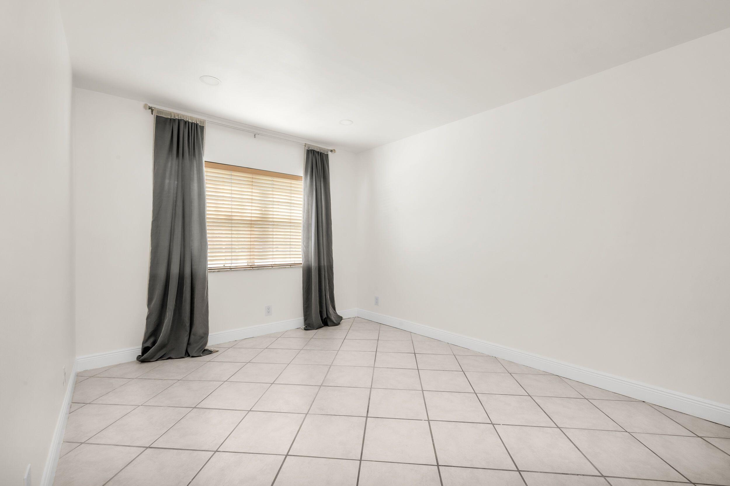 299 Sw 7th Street 106 Property Photo 13