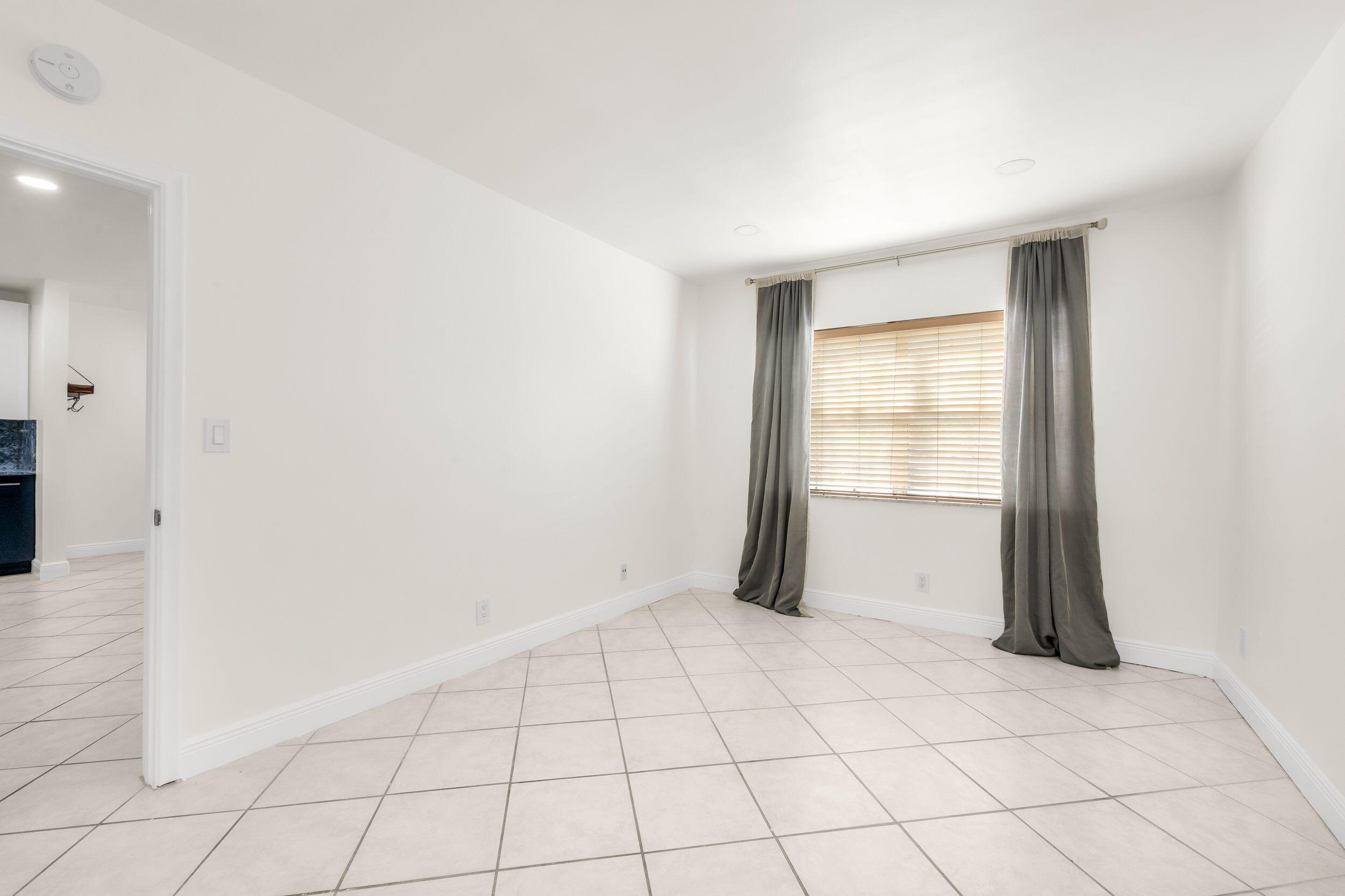299 Sw 7th Street 106 Property Photo 14