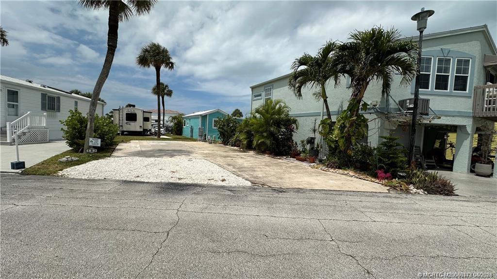 10725 S Ocean Drive Property Photo 1