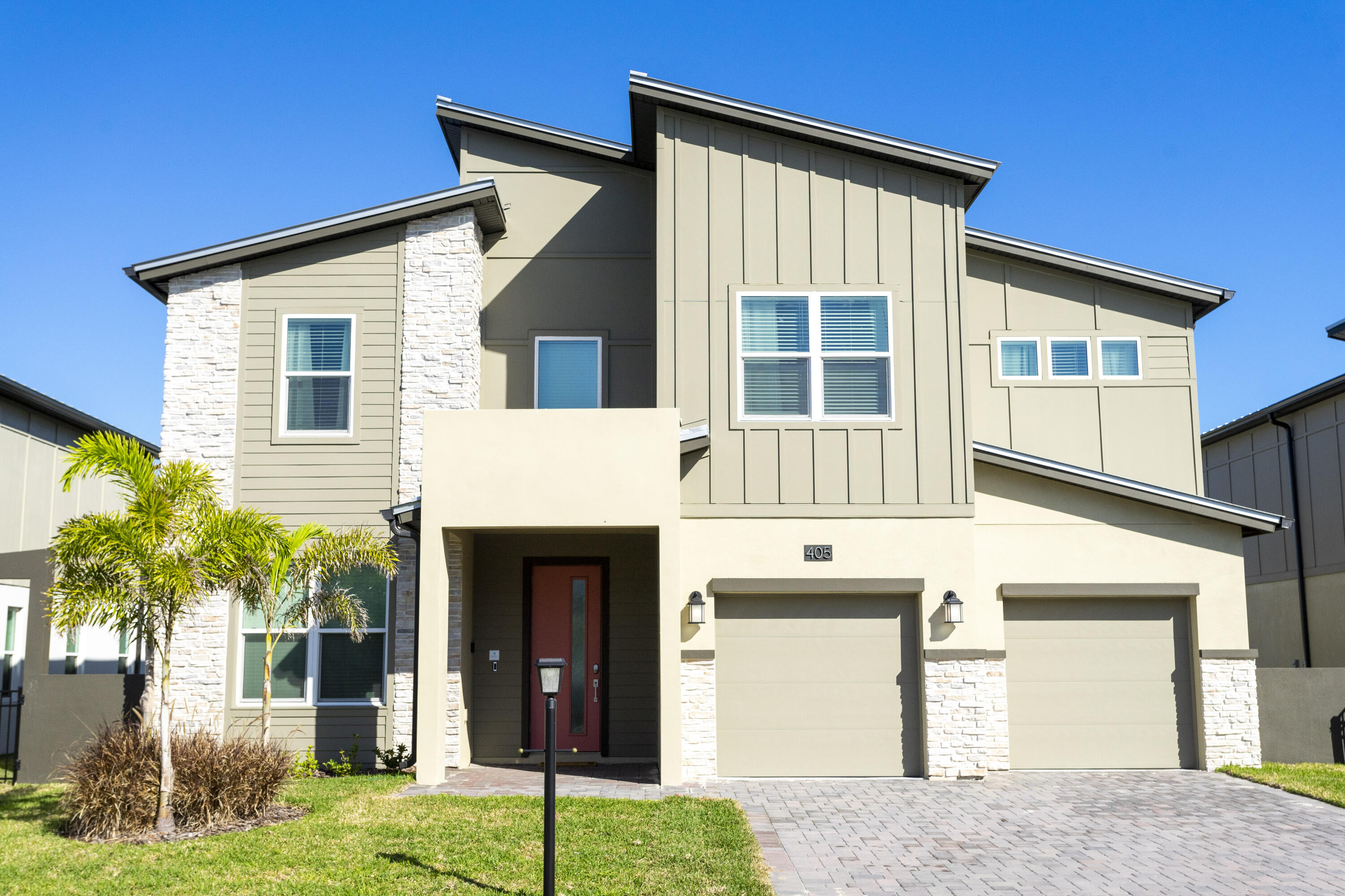 405 Strand Drive Property Photo 1