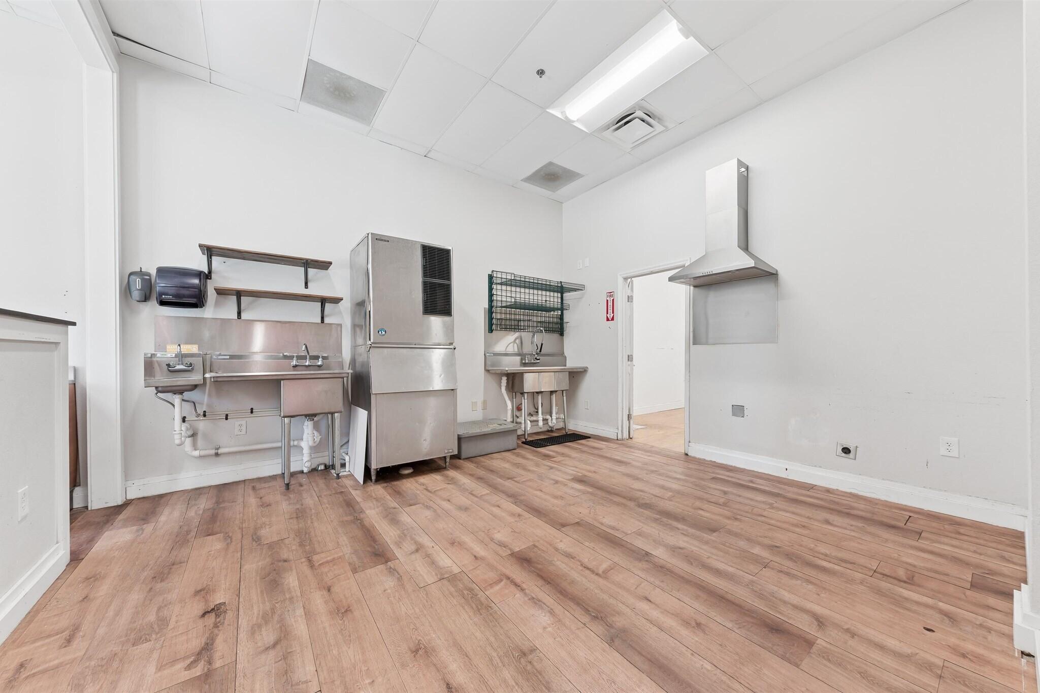 117 Moorings Drive 38-39 Property Photo 8