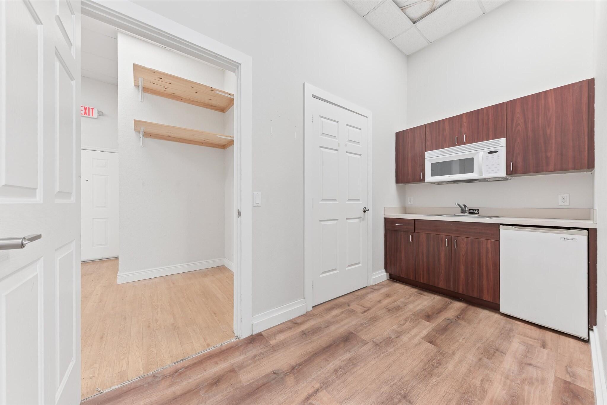 117 Moorings Drive 38-39 Property Photo 11