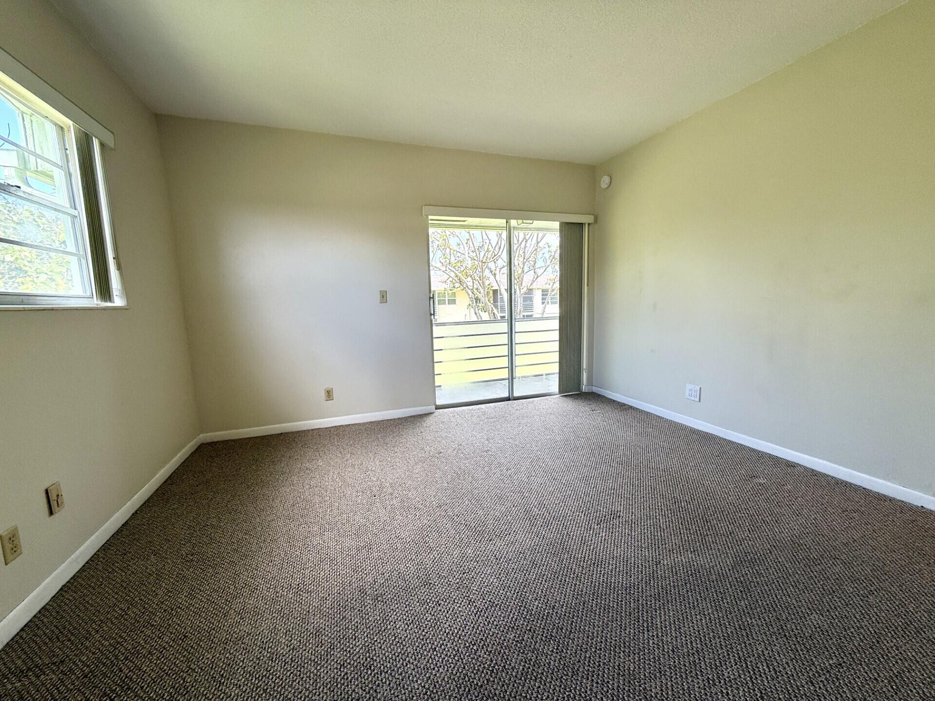 69 Norwich C Property Photo 4