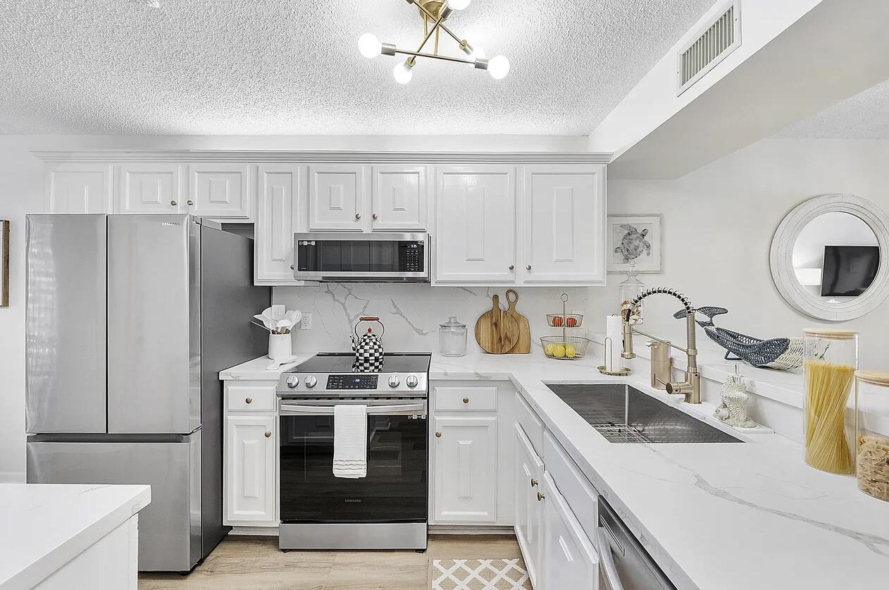 5722 Coral Lake Drive 210 Property Photo 8