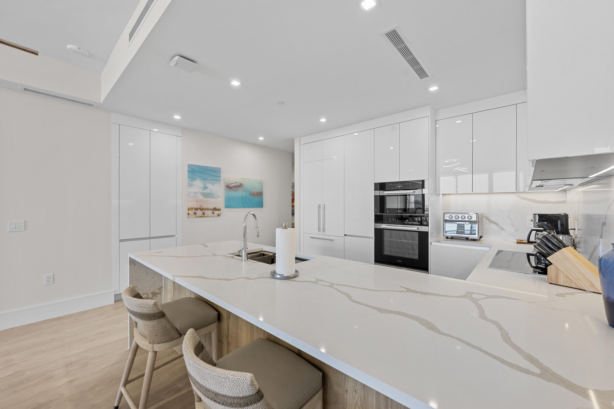 220 Lake Shore Drive 1410 Property Photo 4