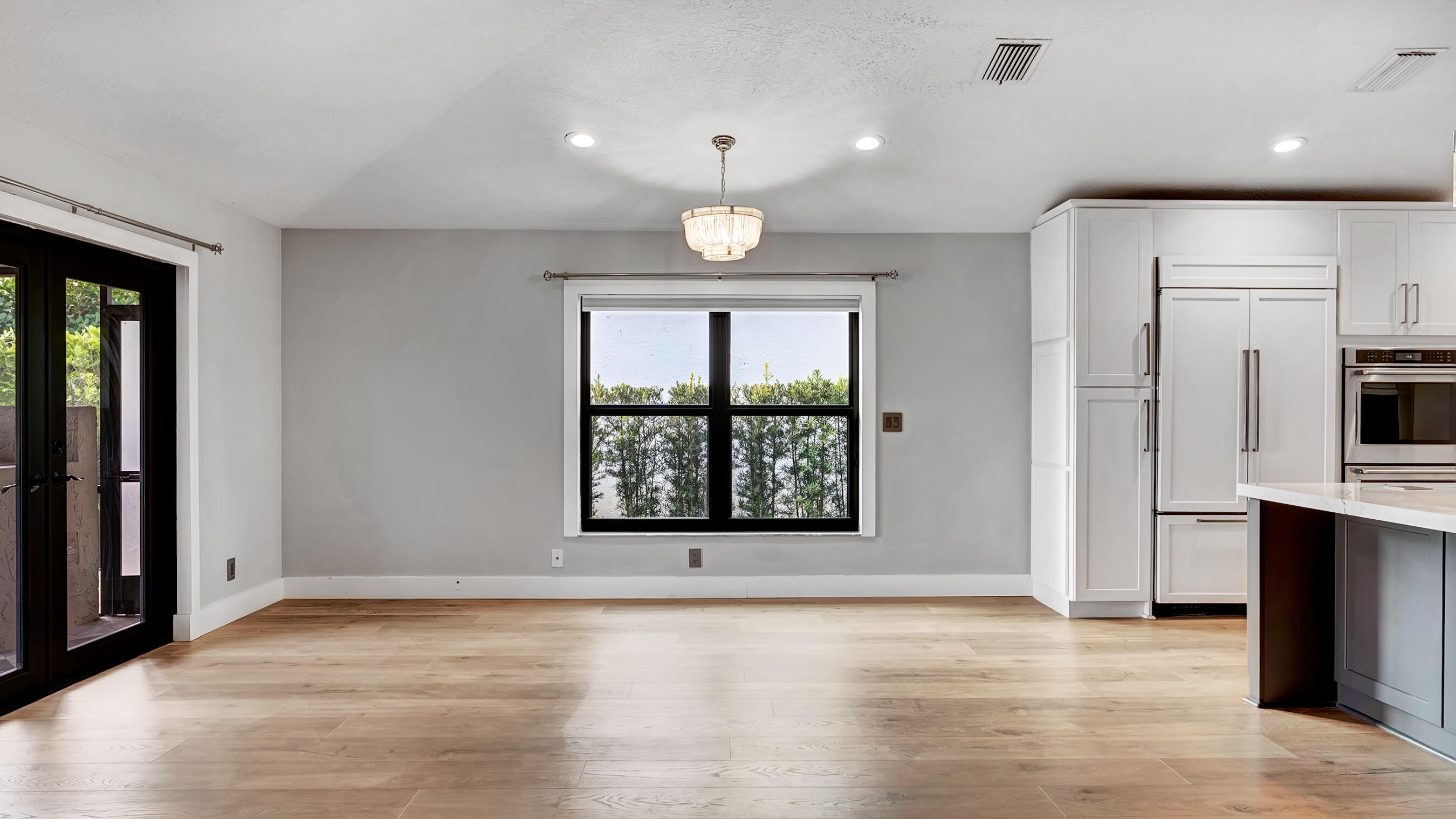 535 Enfield Court Property Photo 8