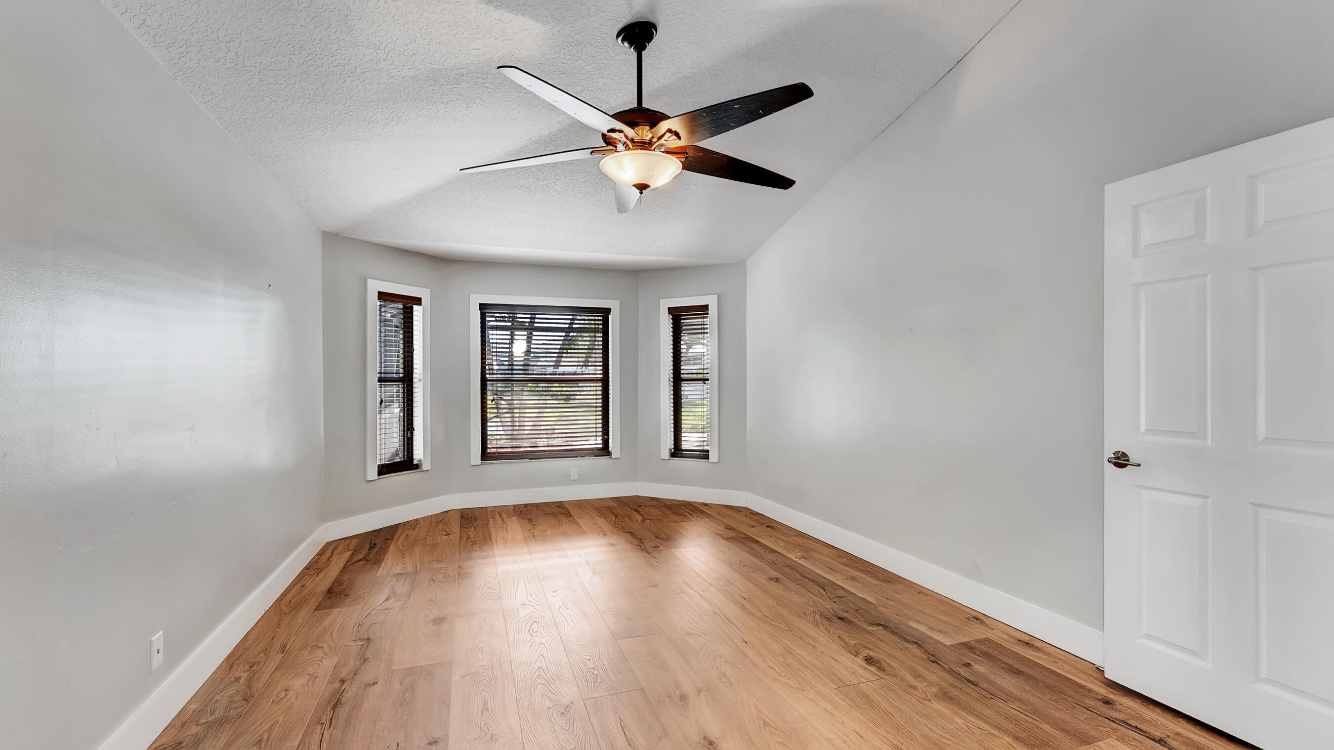 535 Enfield Court Property Photo 17