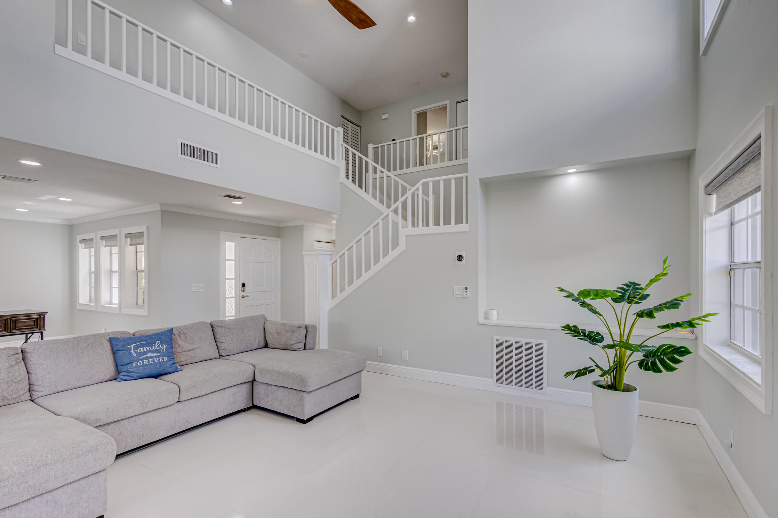 17 Selby Lane Property Photo 12