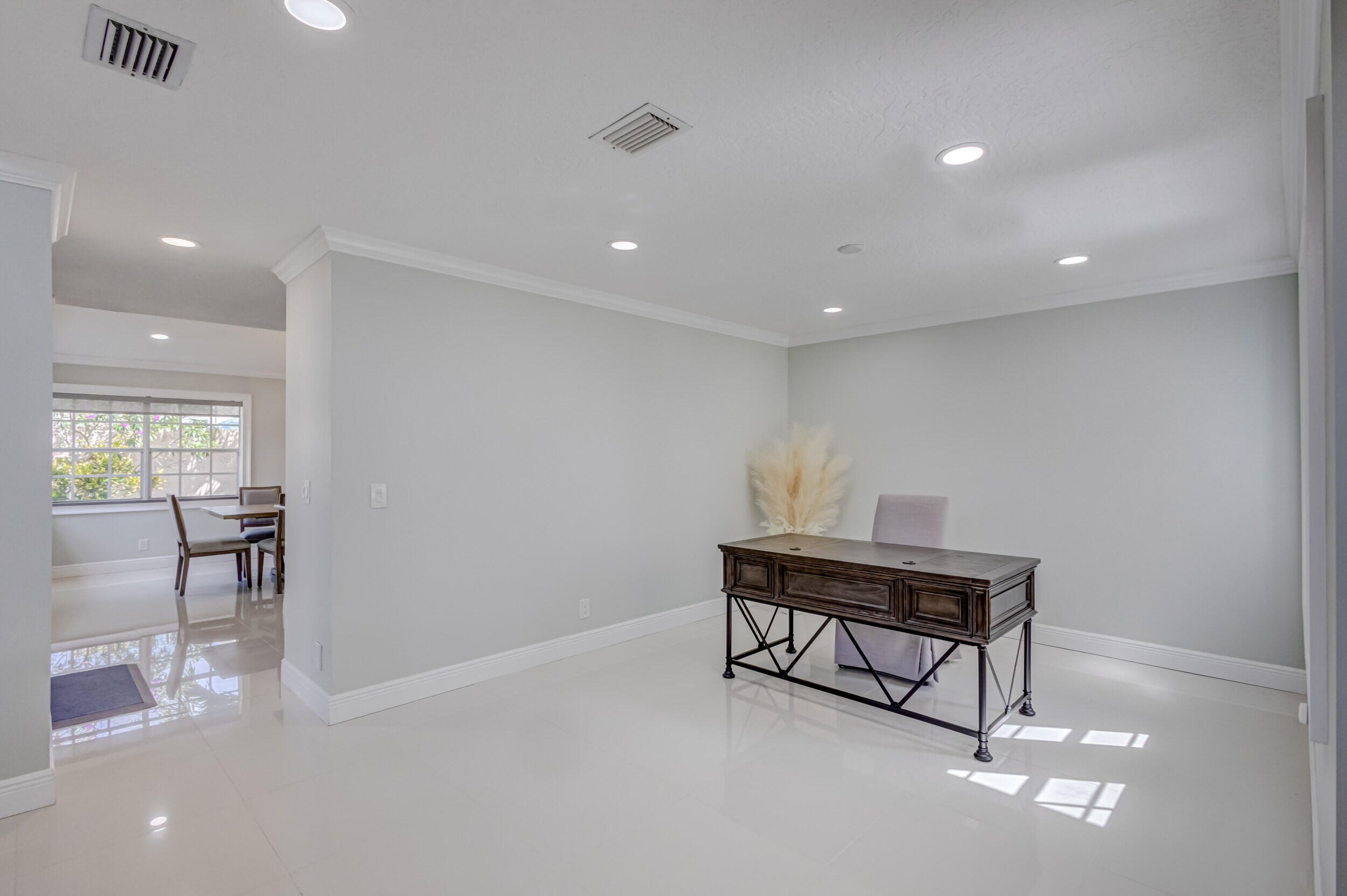 17 Selby Lane Property Photo 18