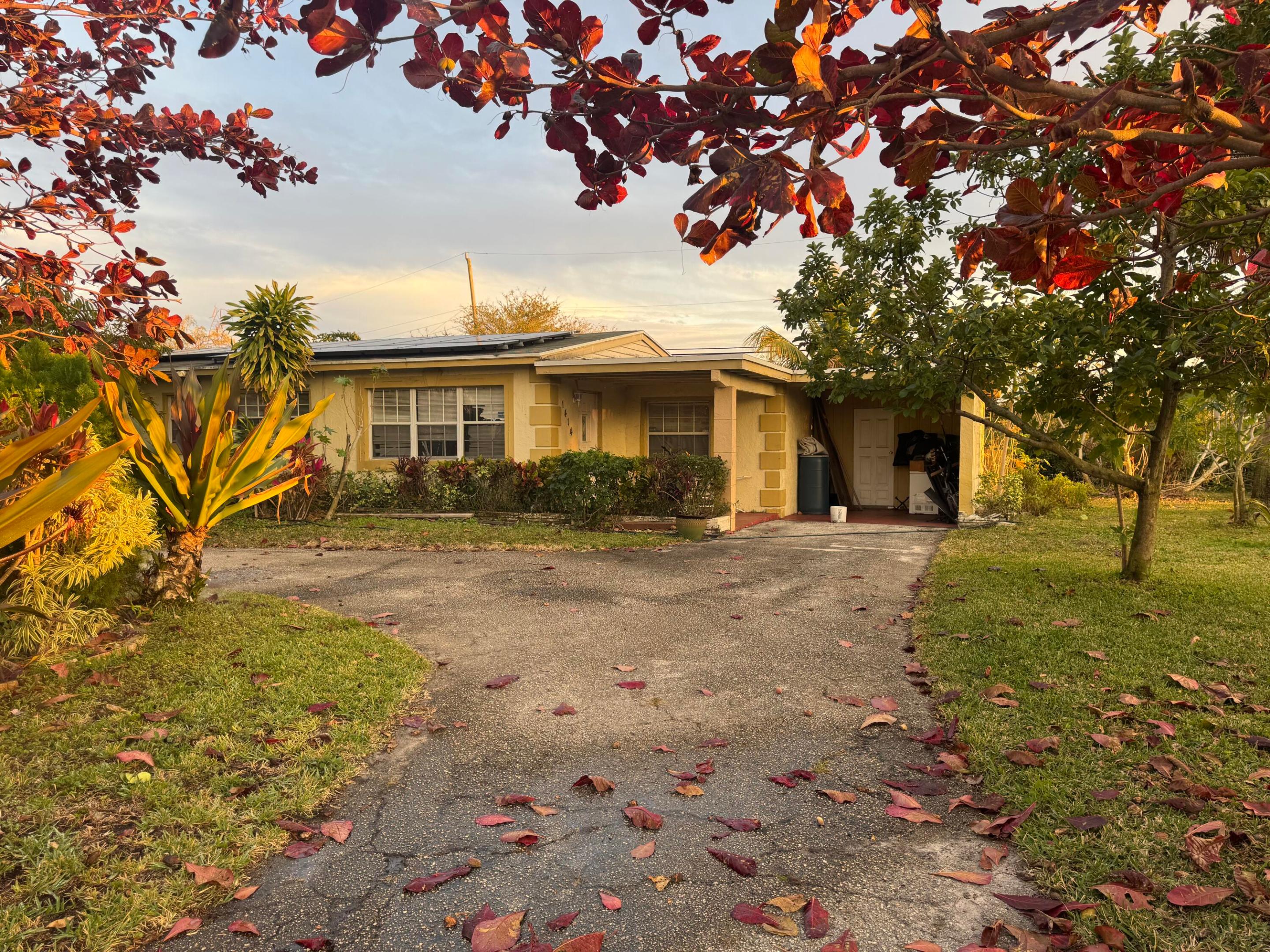 1414 N Seacrest Boulevard
