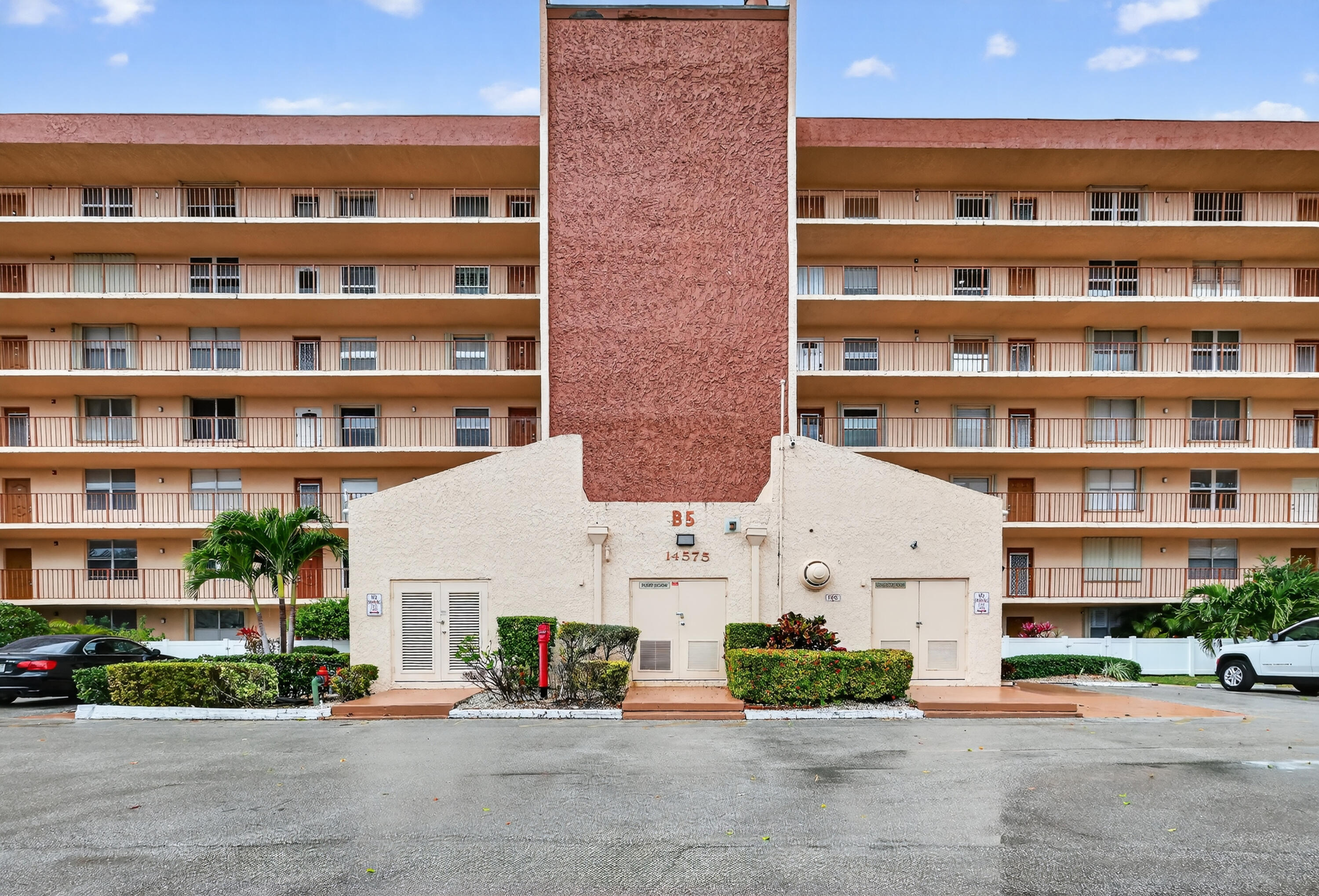 14575 Bonaire Boulevard 605 Property Photo 1