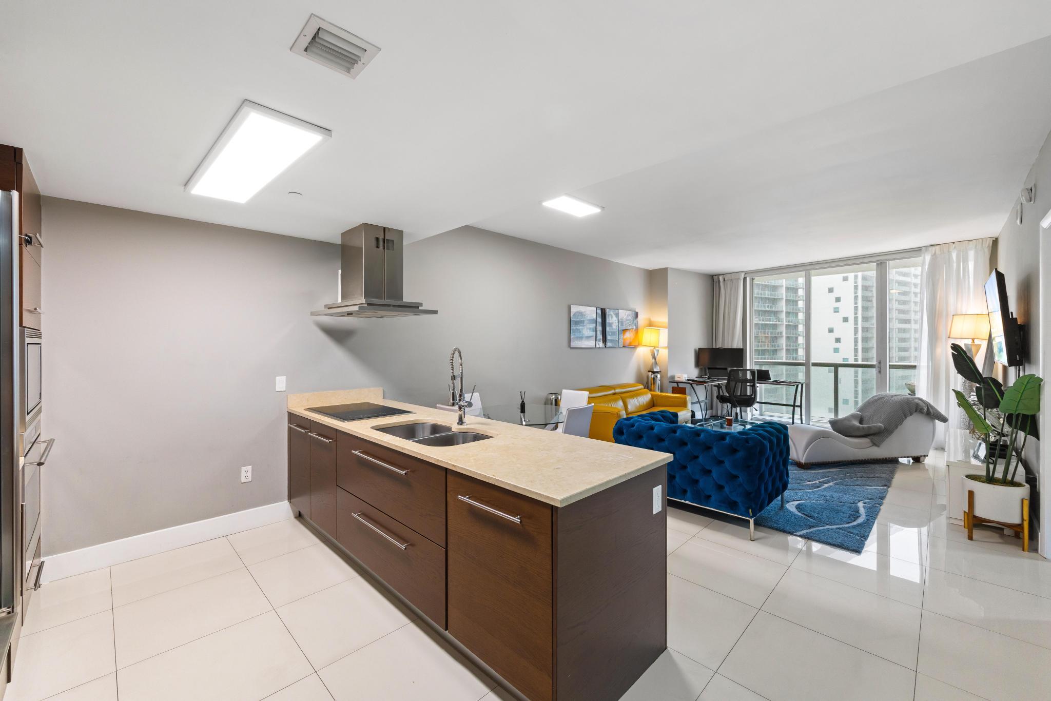 485 Brickell Avenue 2506 Property Photo 2