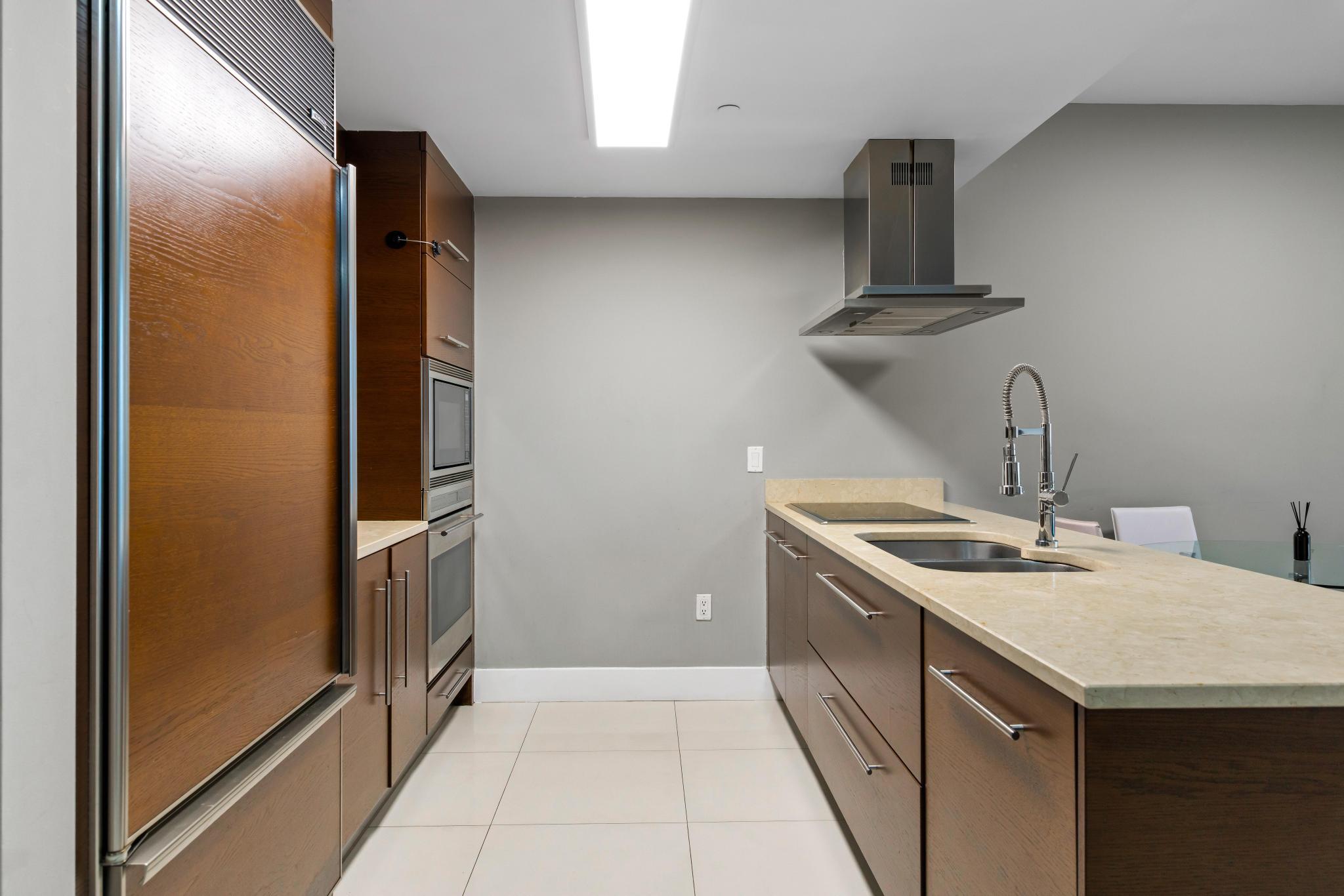485 Brickell Avenue 2506 Property Photo 3