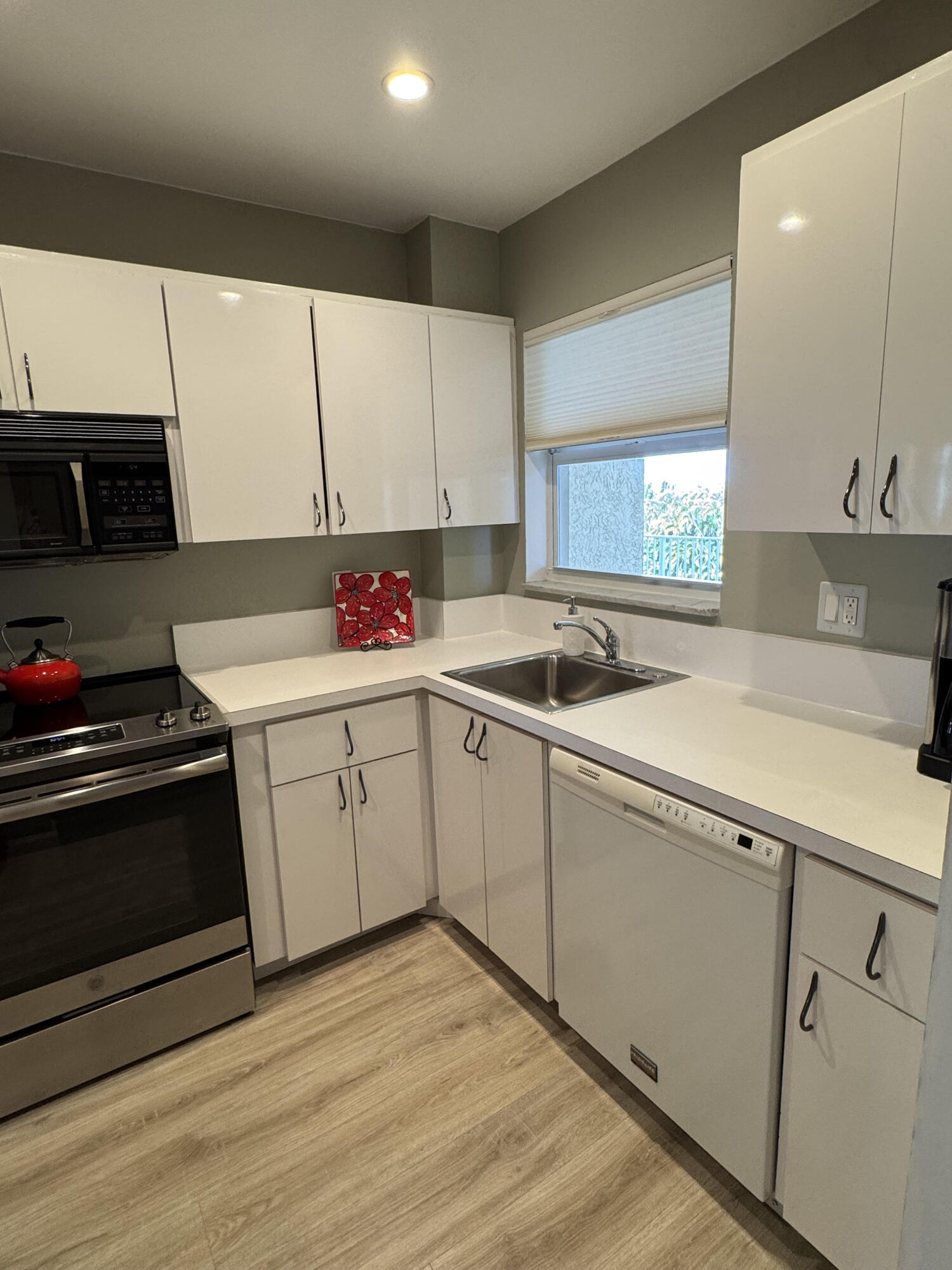 650 Snug Harbor Drive G407 Property Photo 6