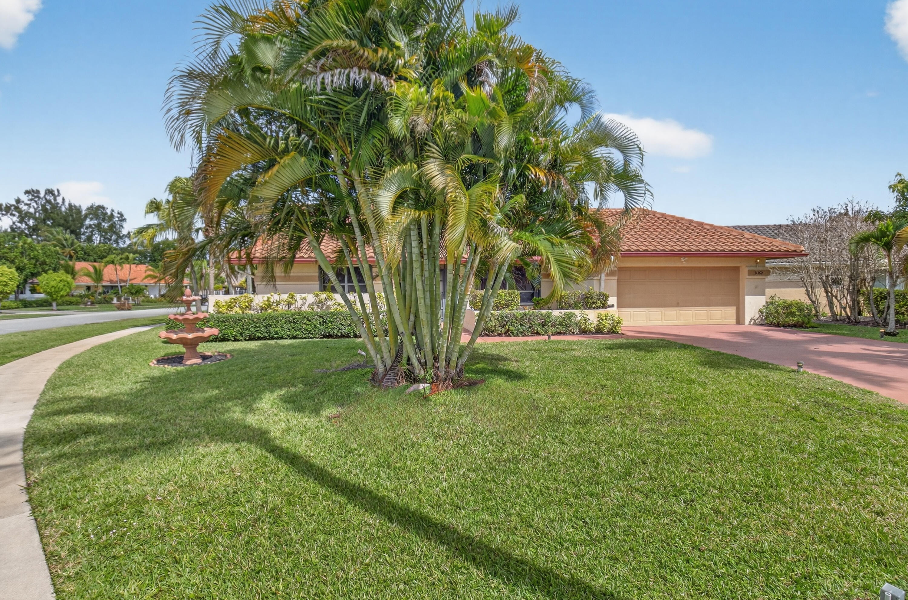 9362 Laurel Green Drive Property Photo 2