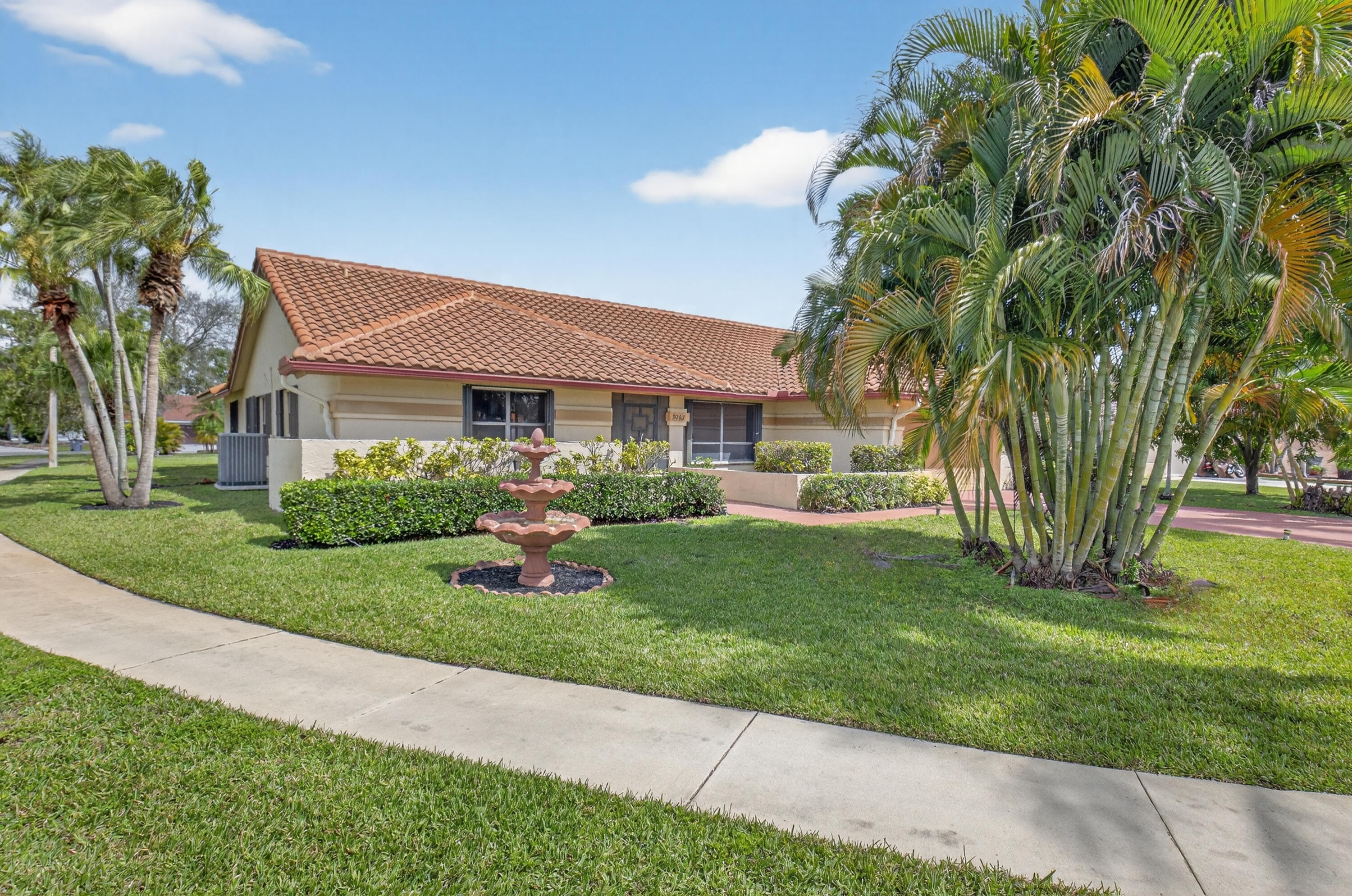 9362 Laurel Green Drive Property Photo 3