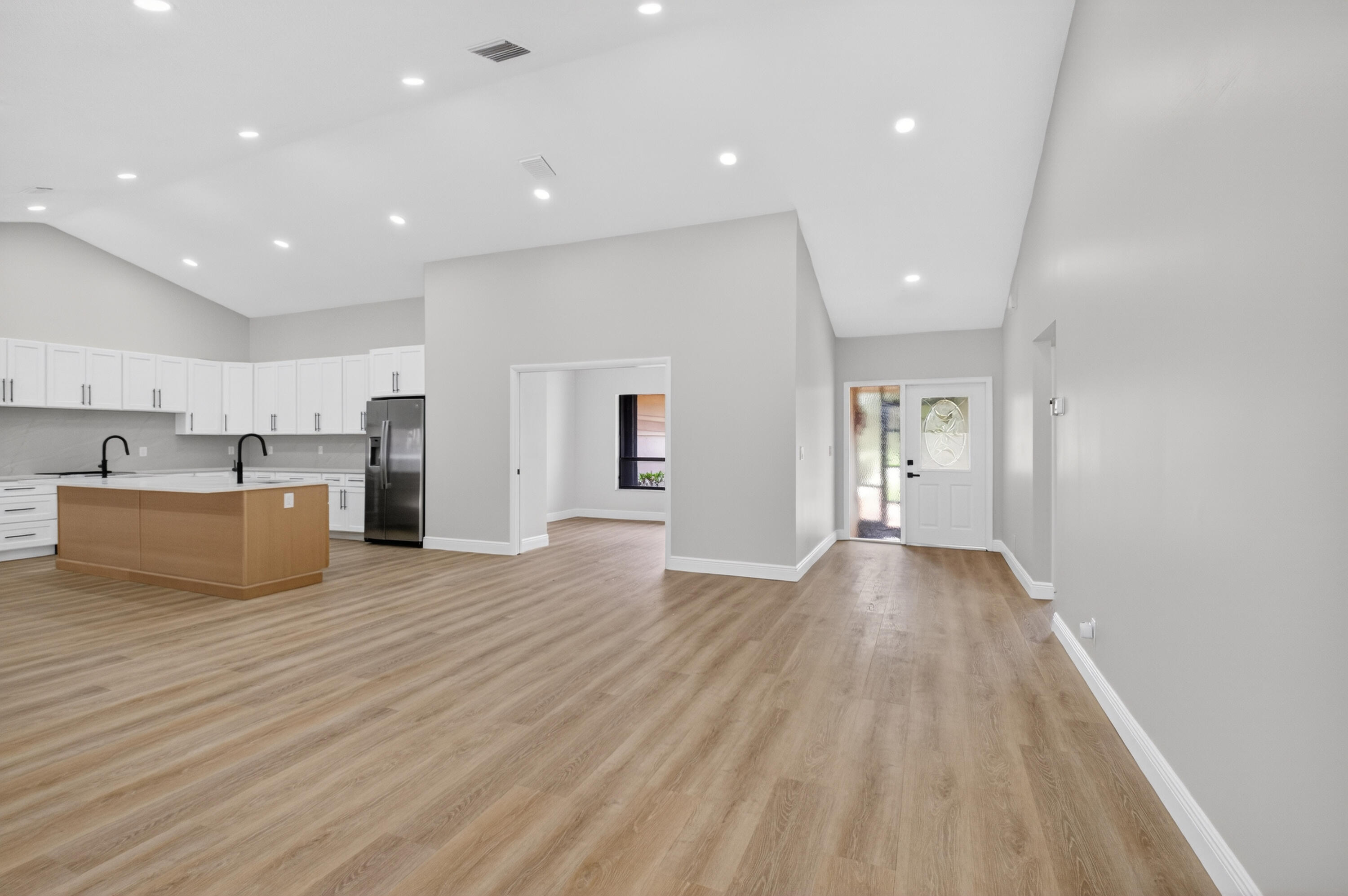 9362 Laurel Green Drive Property Photo 4
