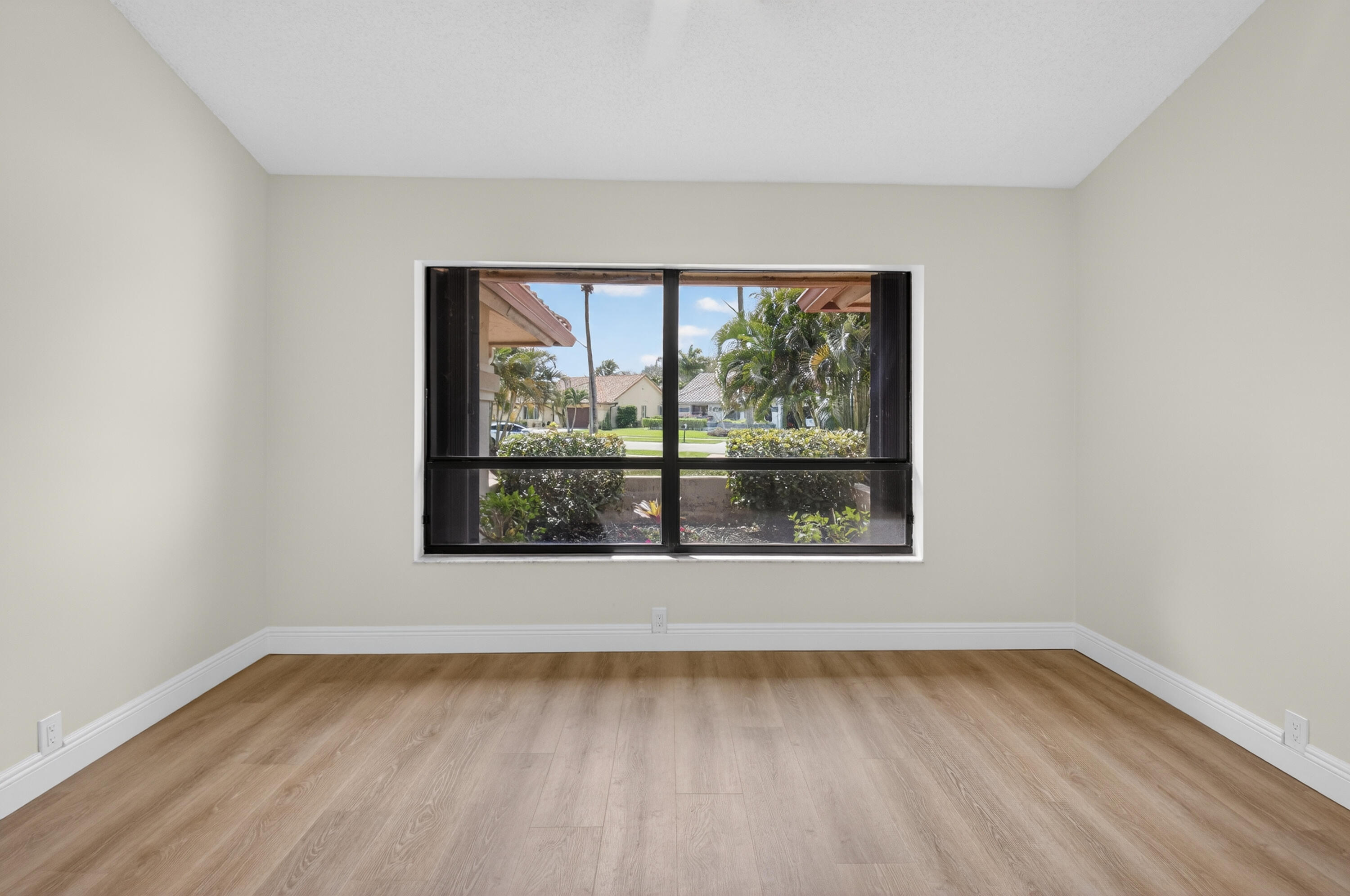 9362 Laurel Green Drive Property Photo 10