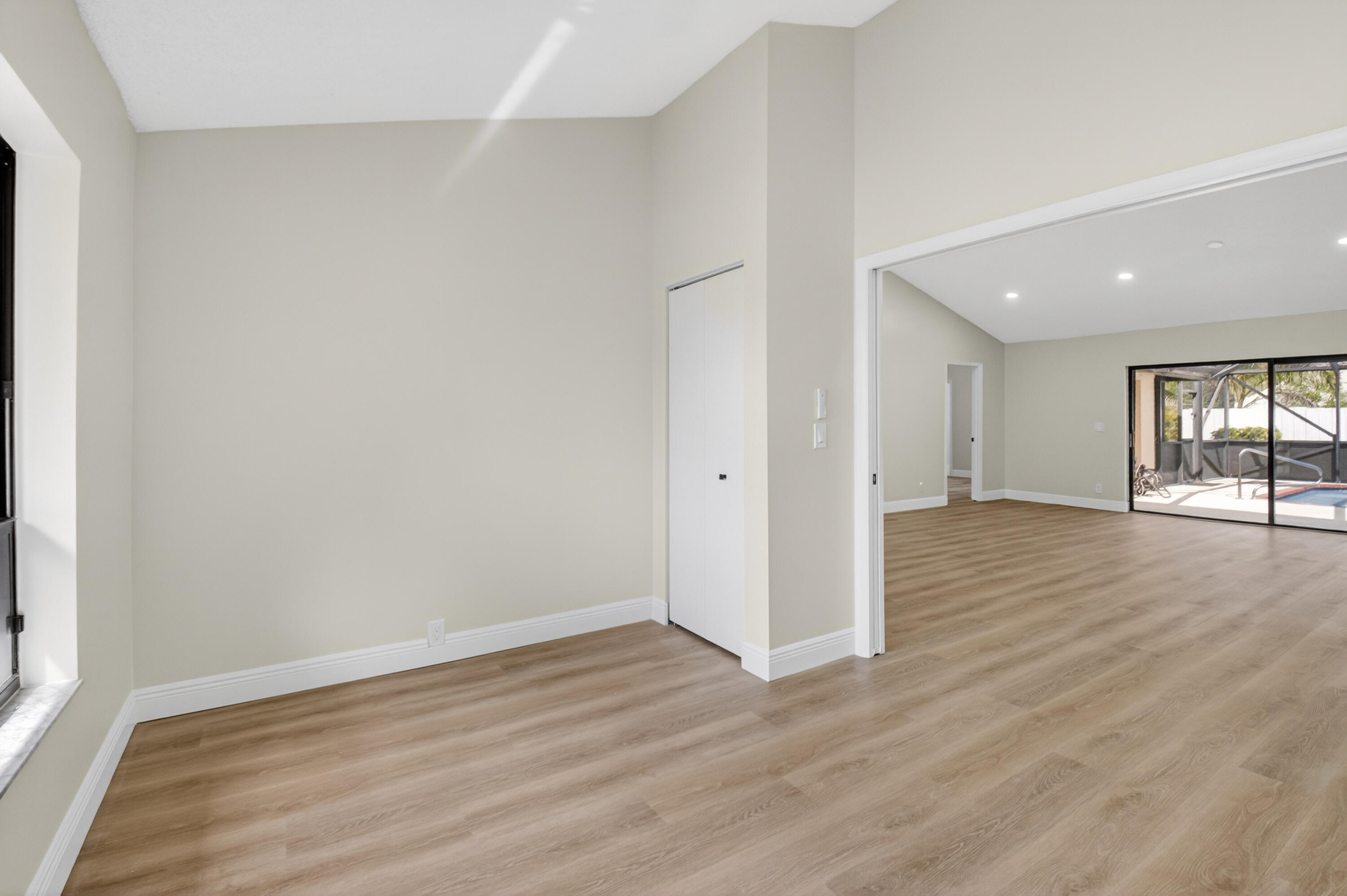 9362 Laurel Green Drive Property Photo 11