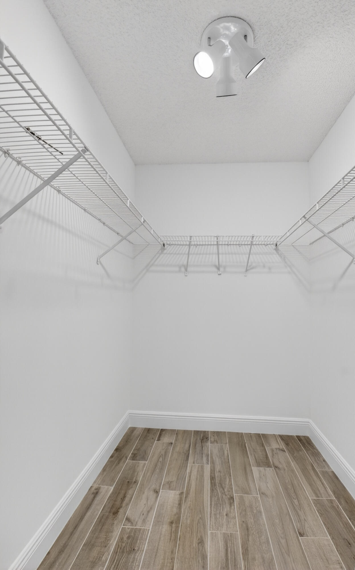 9362 Laurel Green Drive Property Photo 14