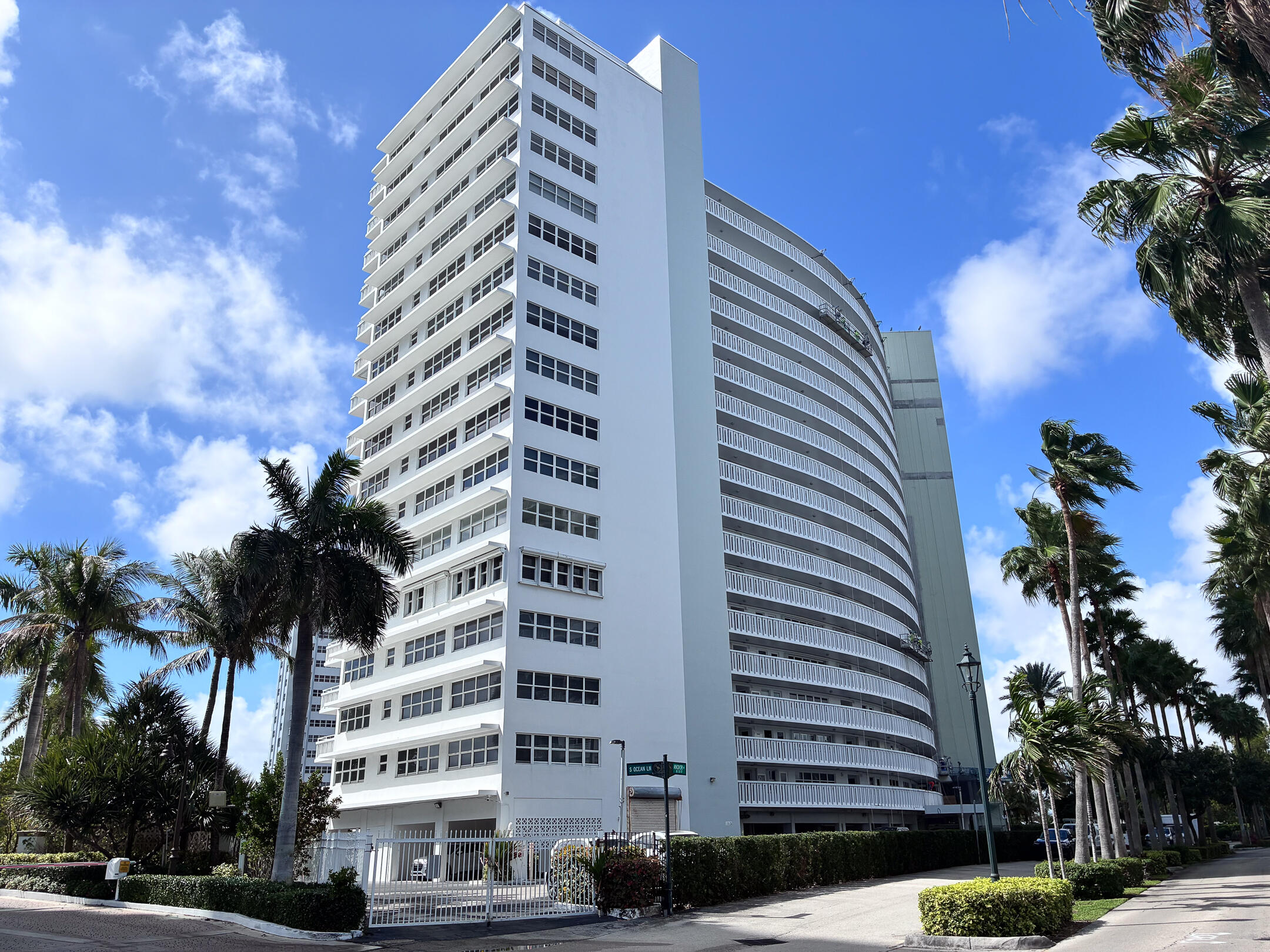 2000 S Ocean Drive 810 Property Photo 13