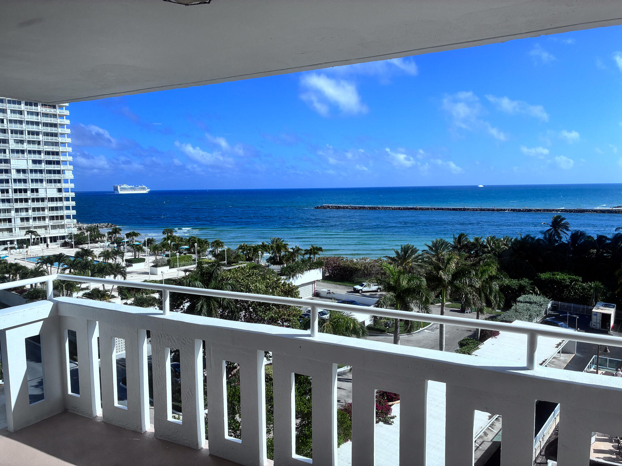 2000 S Ocean Drive 810 Property Photo 18