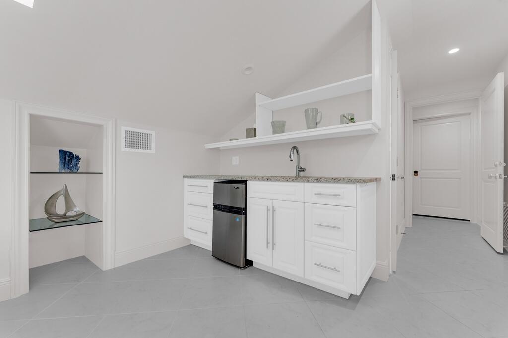 355 Oakview Drive Property Photo 52