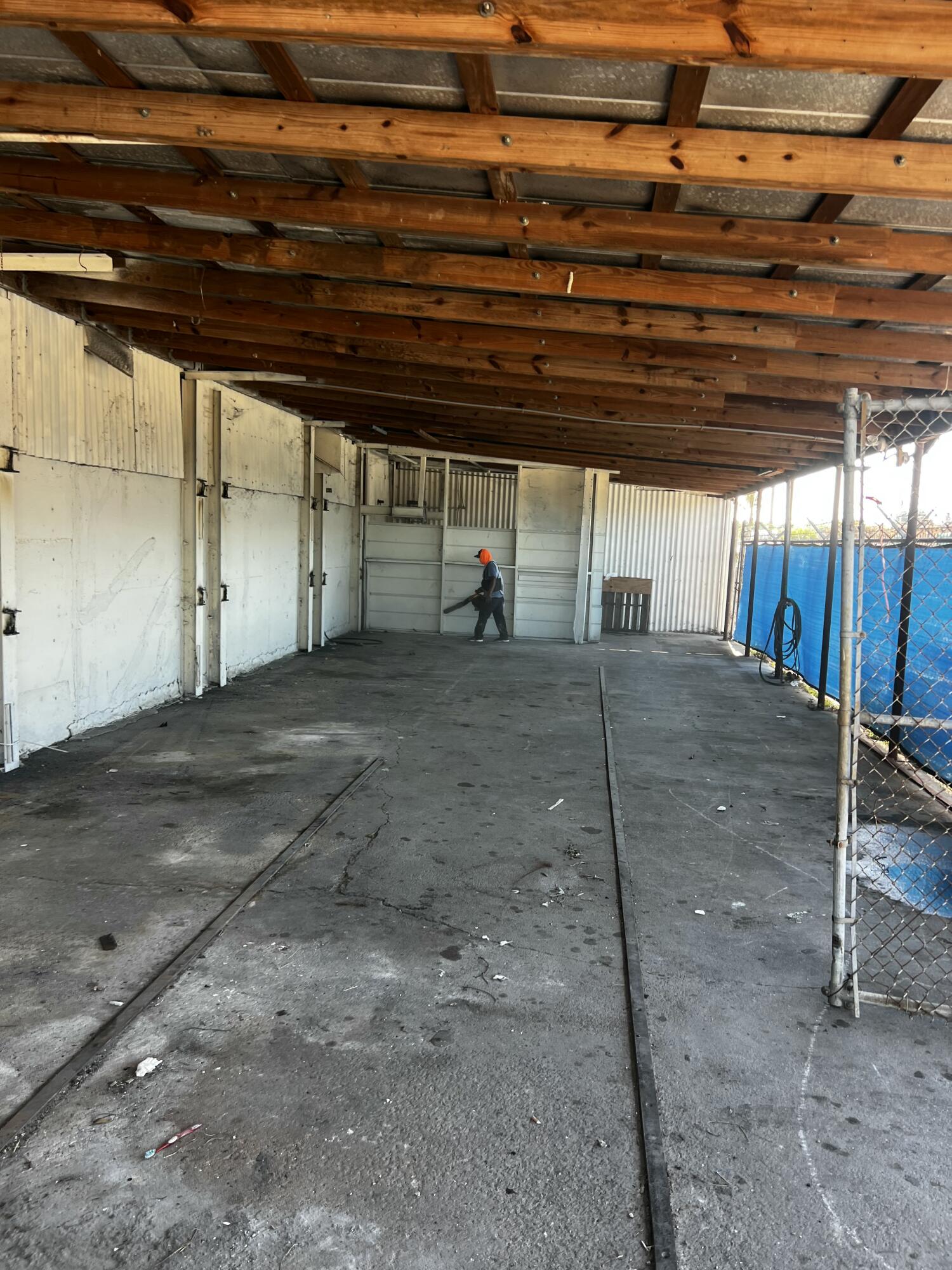 17250 Sw Railroad Avenue Property Photo 2