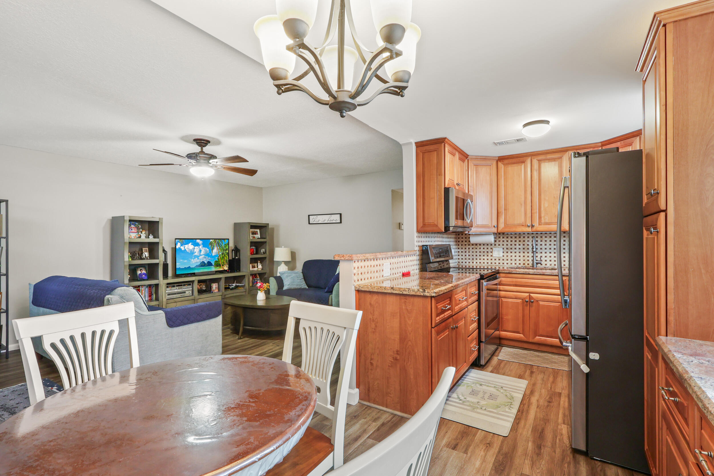 297 Farnham M Property Photo 4
