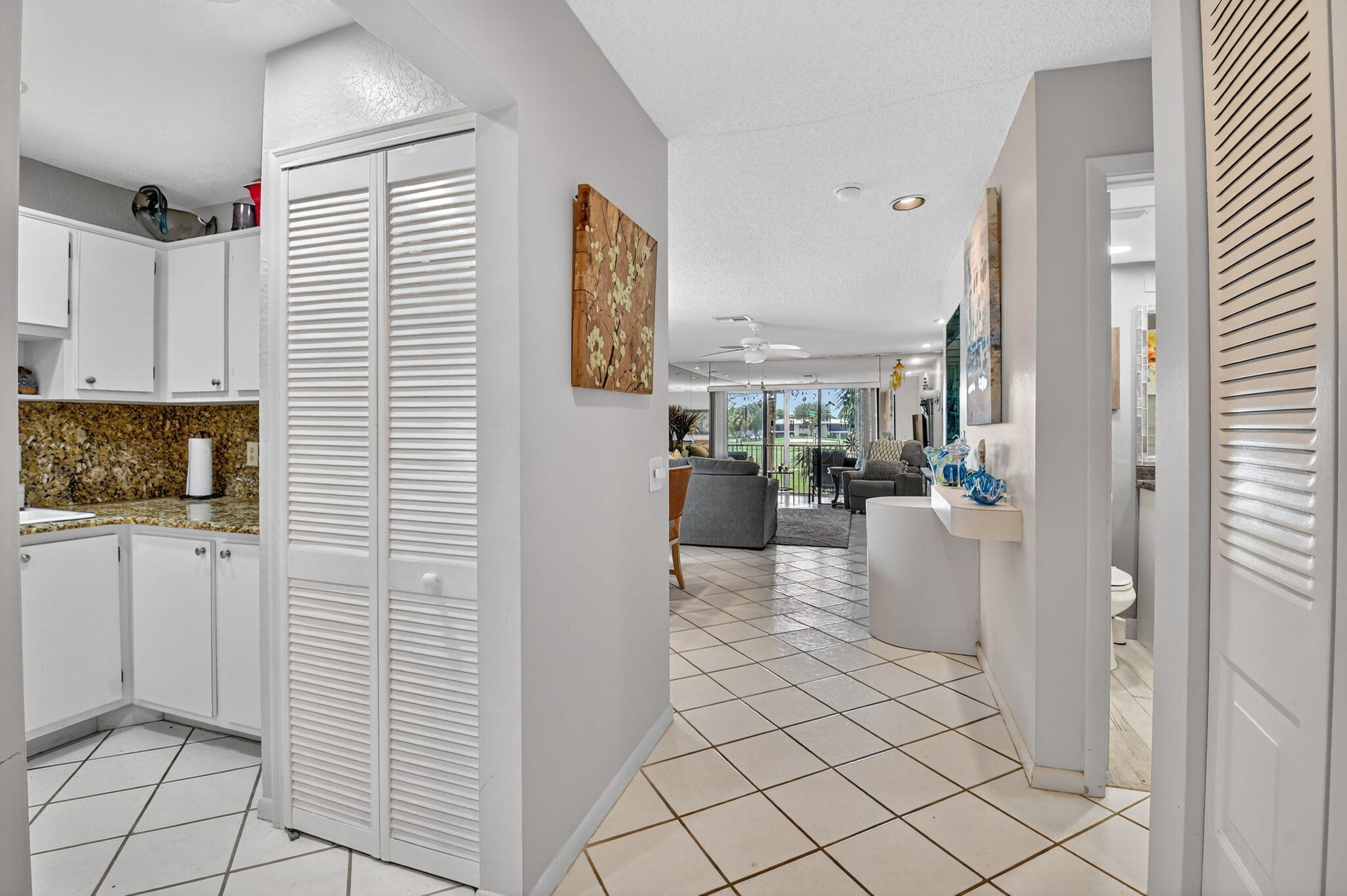 7 Southport Lane B Property Photo 8
