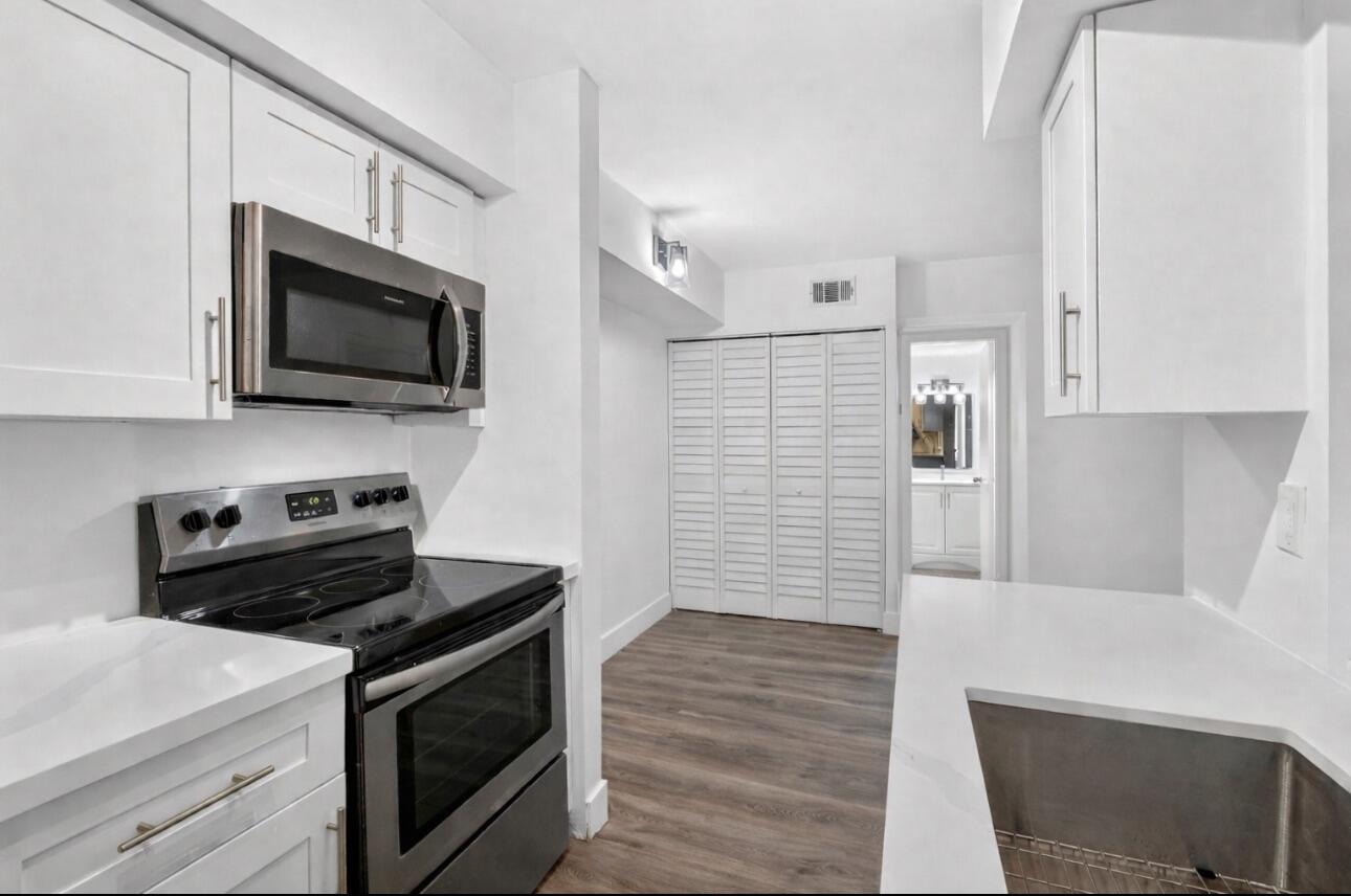 6258 Chasewood Drive C Property Photo 5