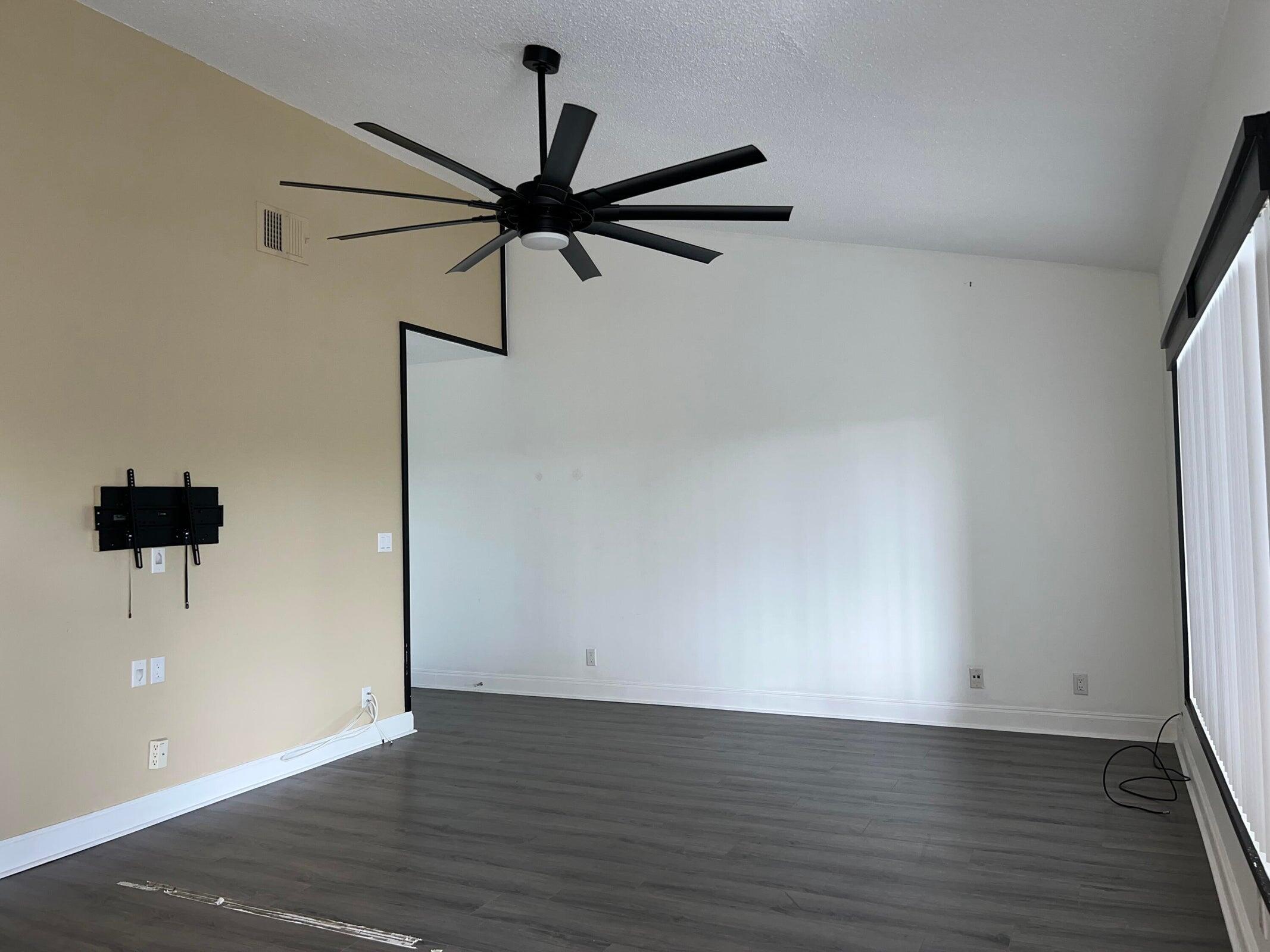 815 W Boynton Beach Boulevard 7-205 Property Photo 6