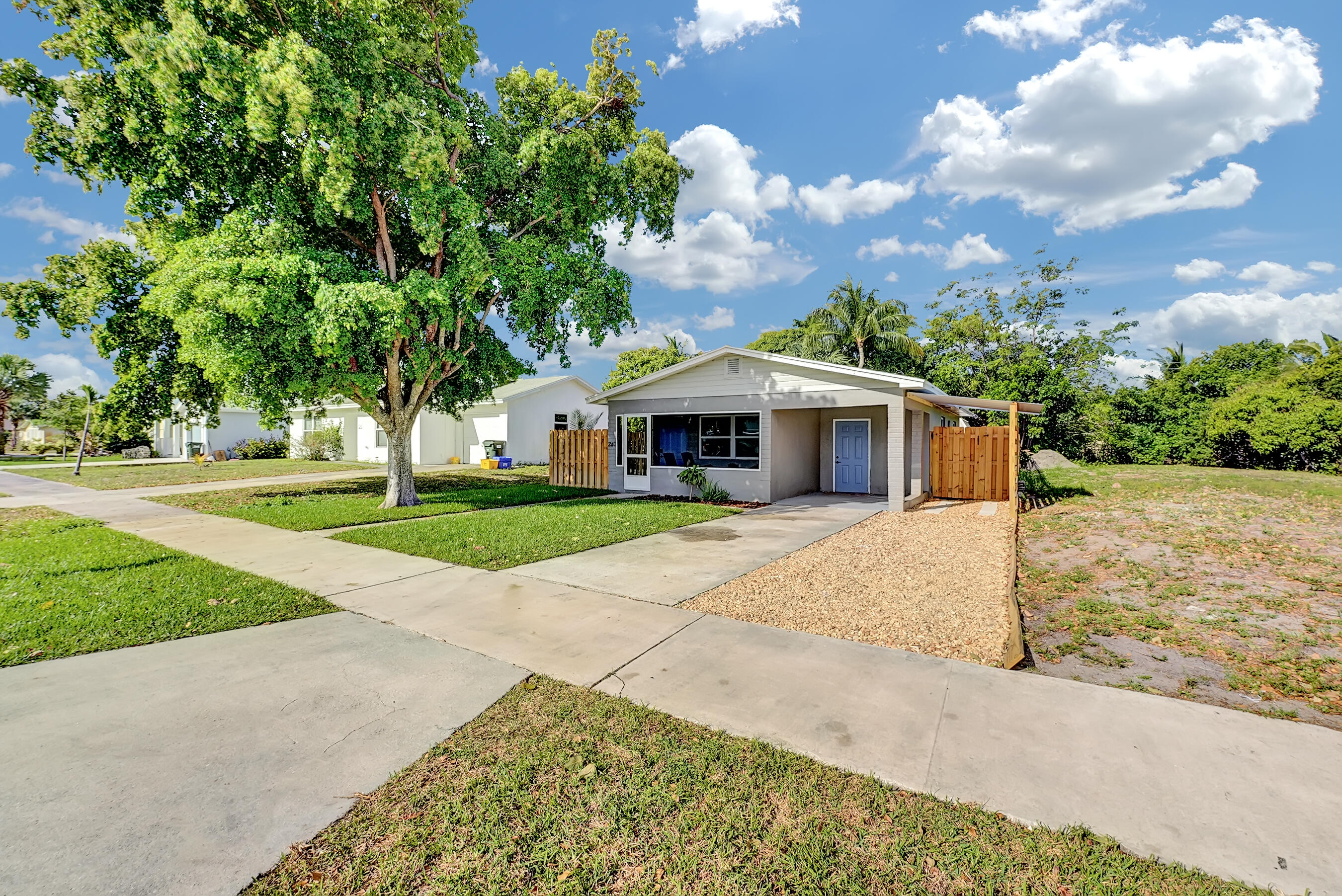 240 Nw 9th Avenue Property Photo 1