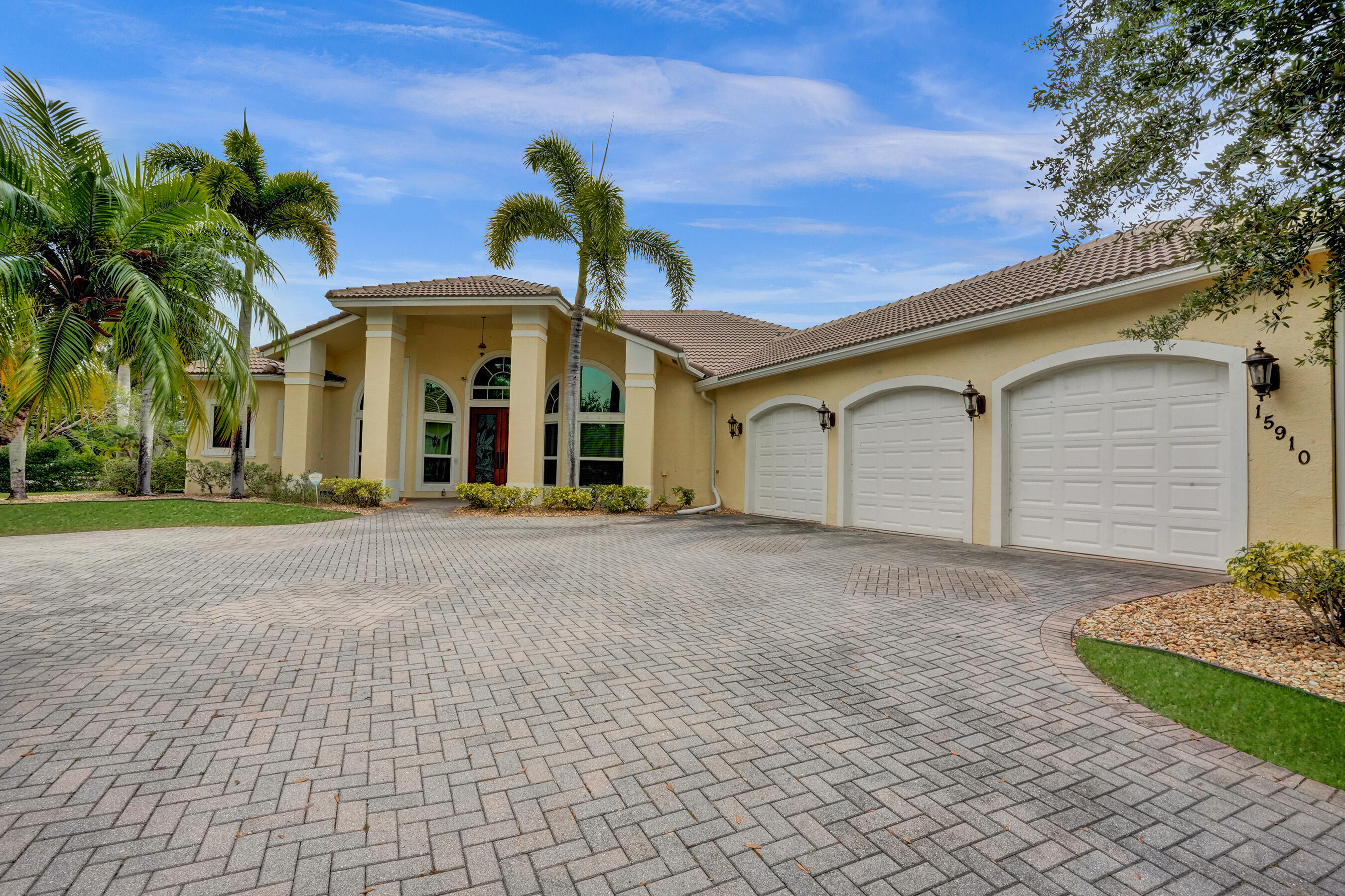 15910 Lindbergh Lane Property Photo 2
