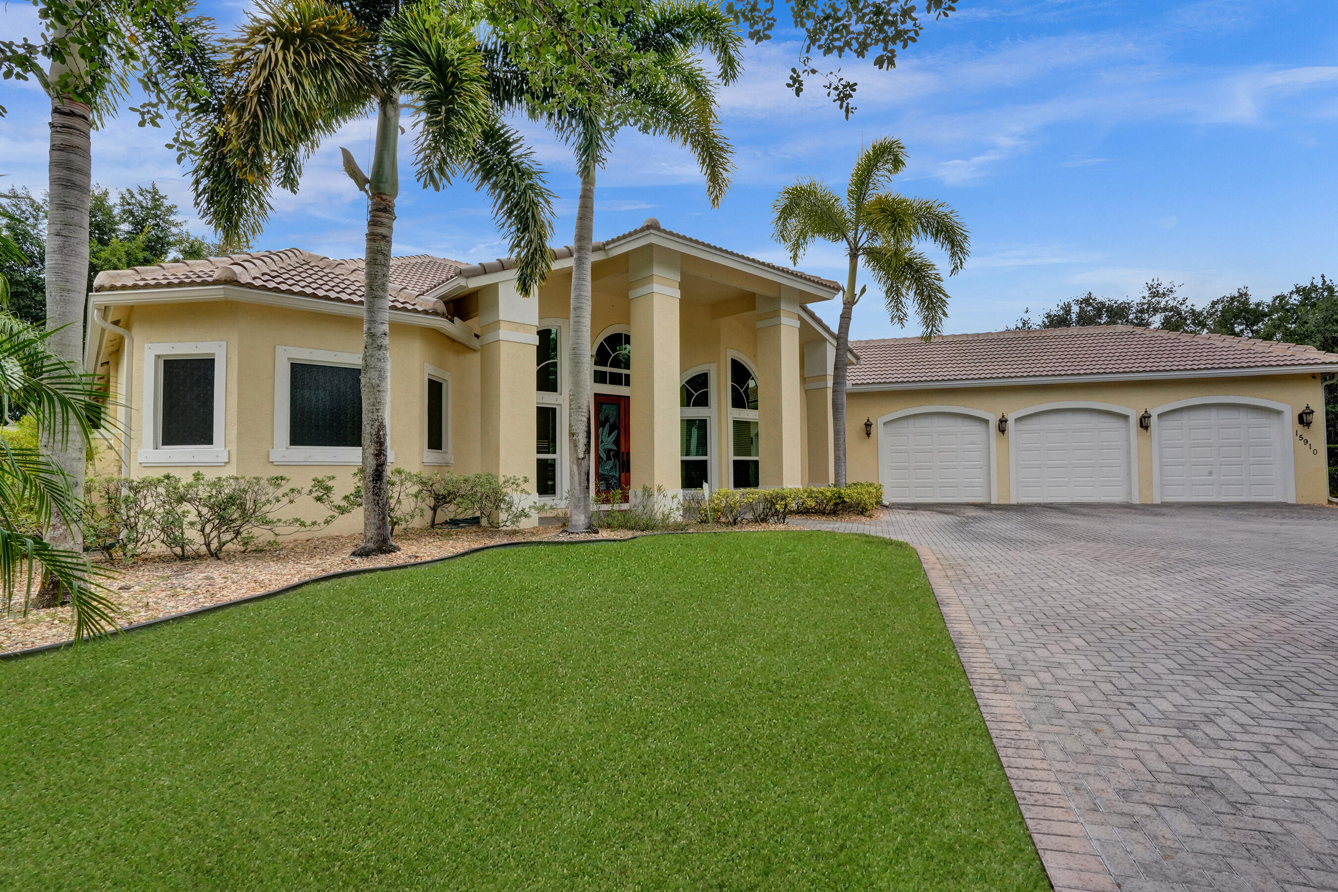 15910 Lindbergh Lane Property Photo 3