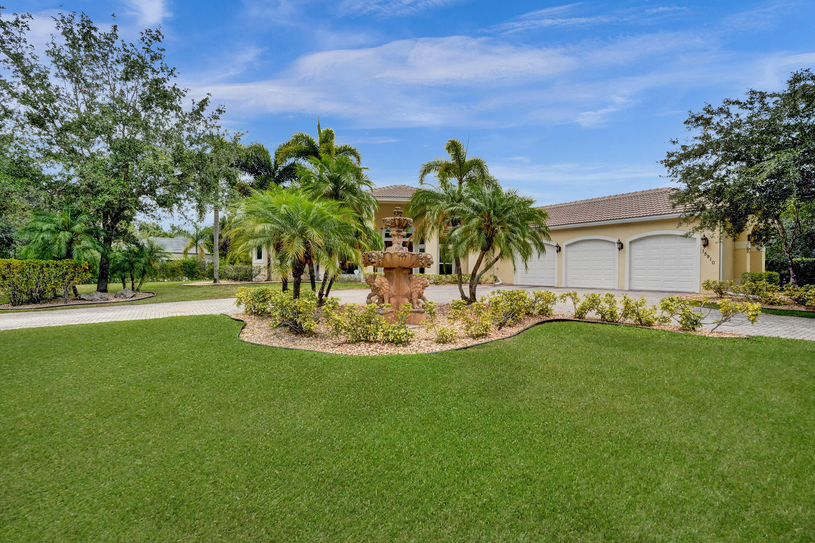 15910 Lindbergh Lane Property Photo 4
