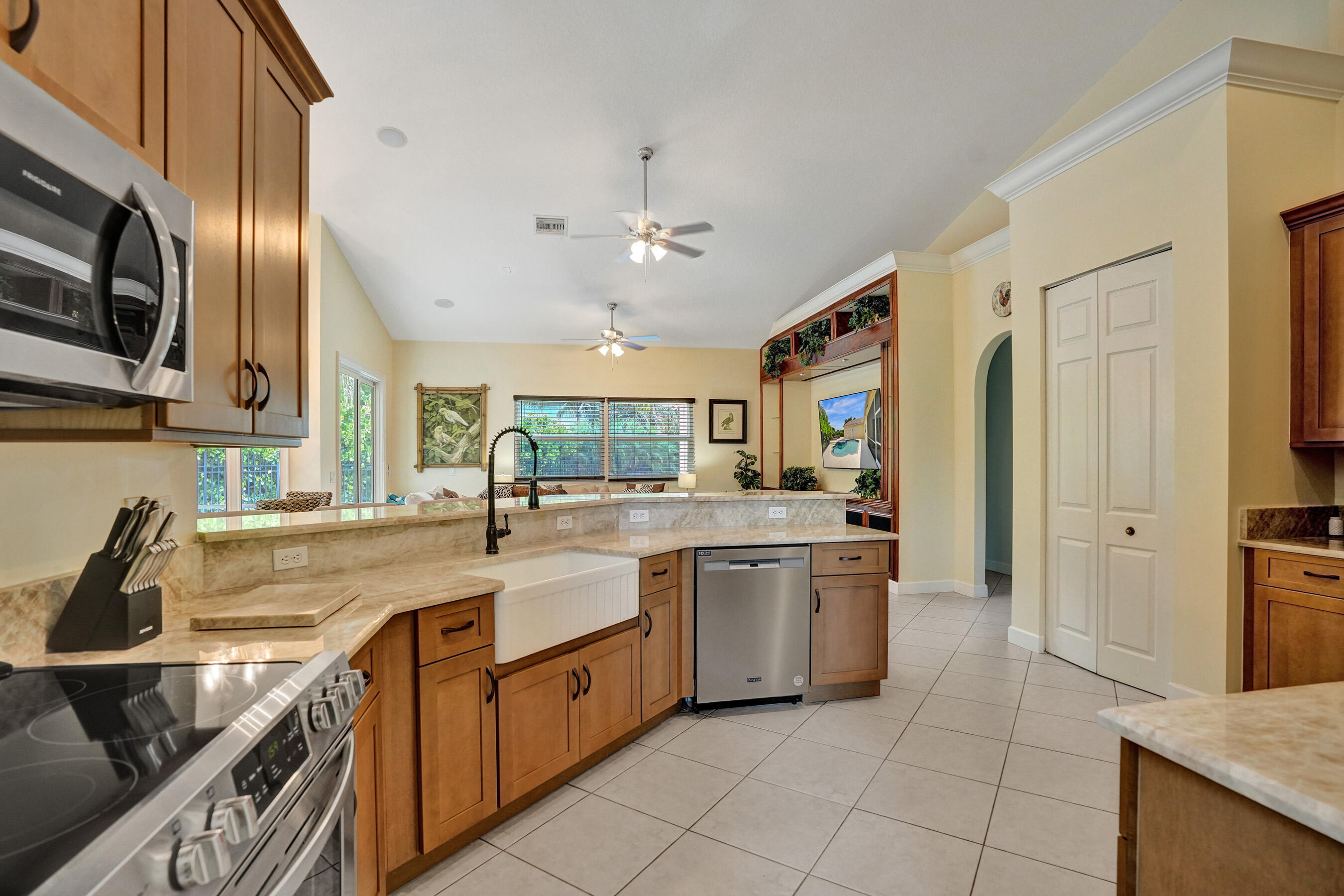 15910 Lindbergh Lane Property Photo 11