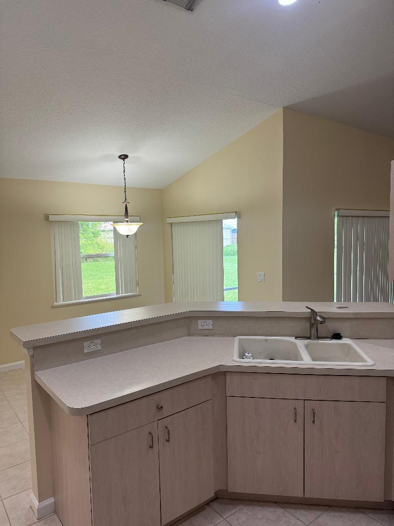 2461 Sw Webster Lane Property Photo 7