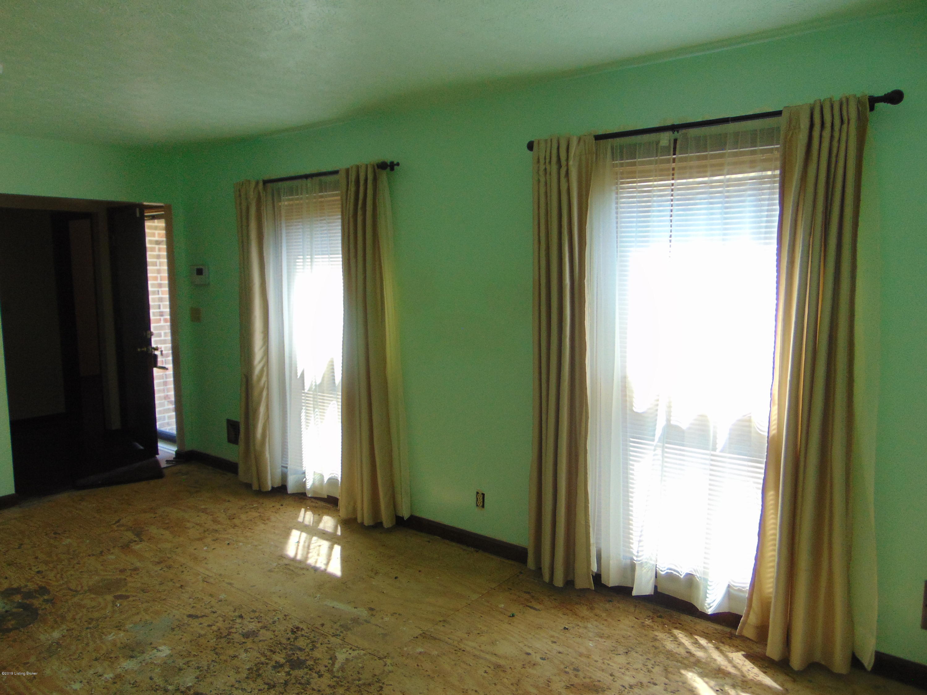 6404 Saint Thomas Ct Property Photo 3