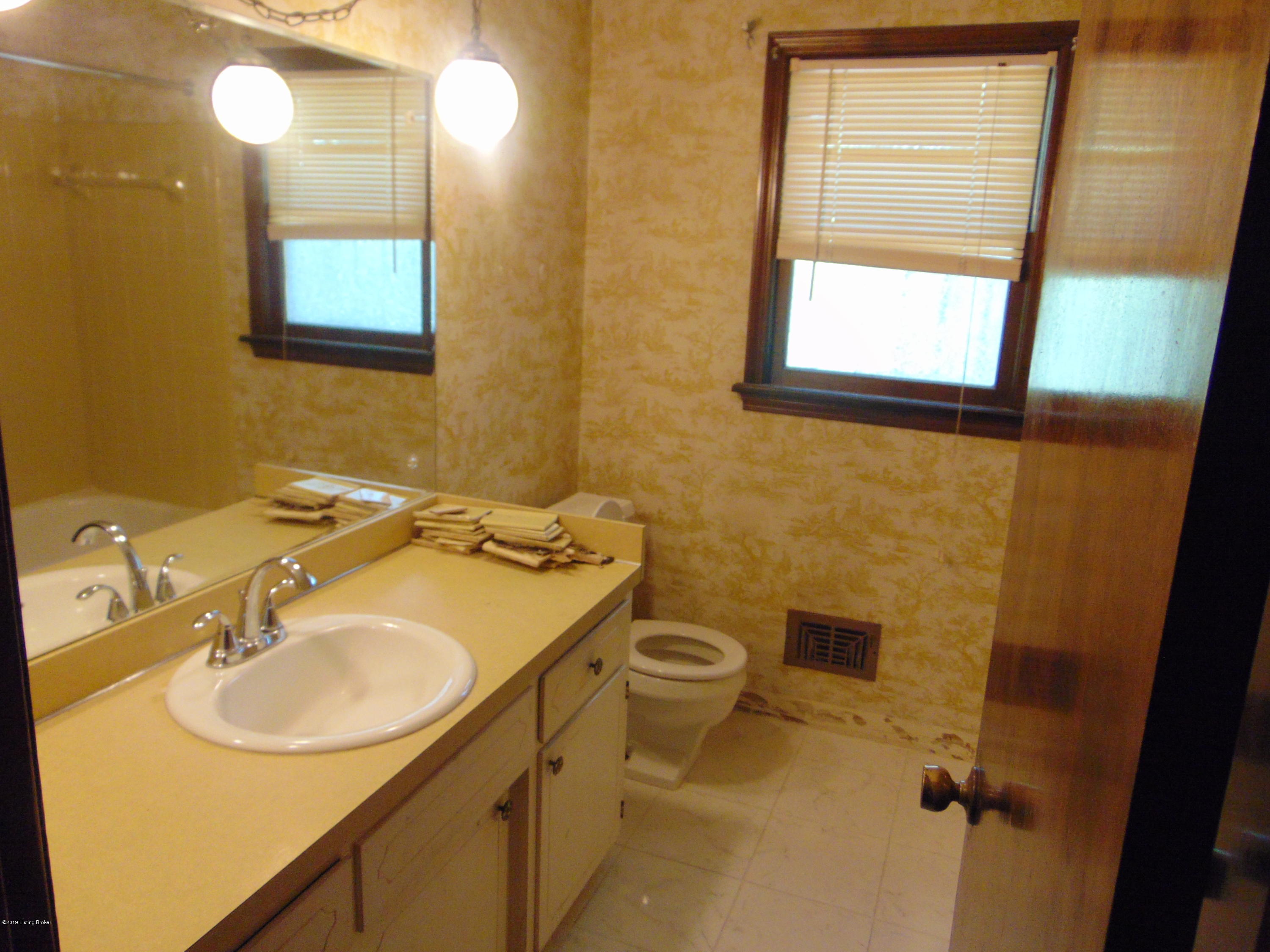6404 Saint Thomas Ct Property Photo 6