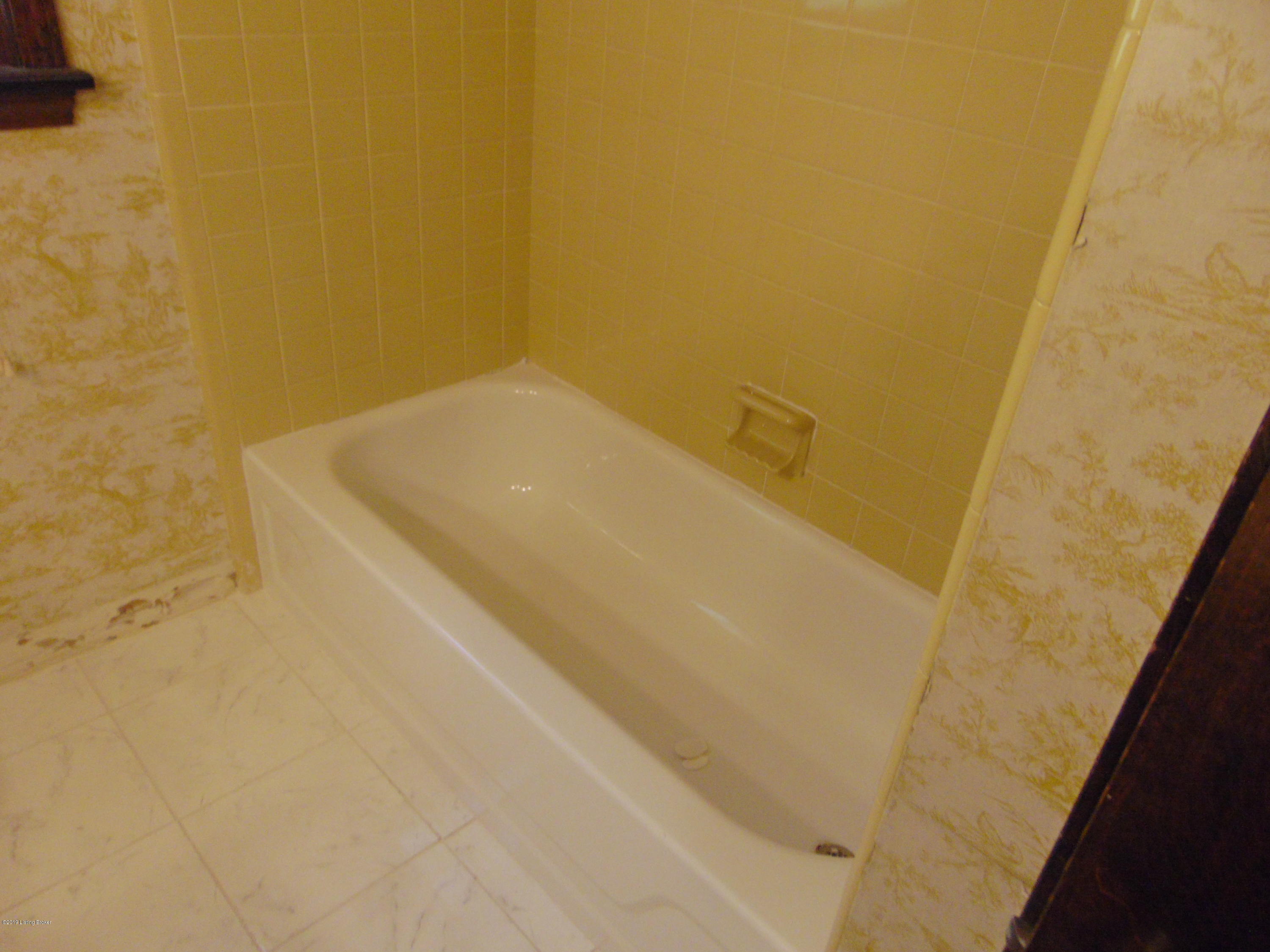 6404 Saint Thomas Ct Property Photo 7